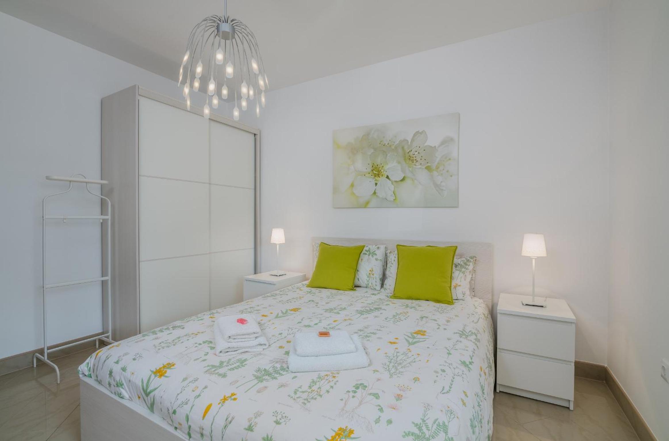 Apartment with Terrace - Photo 10