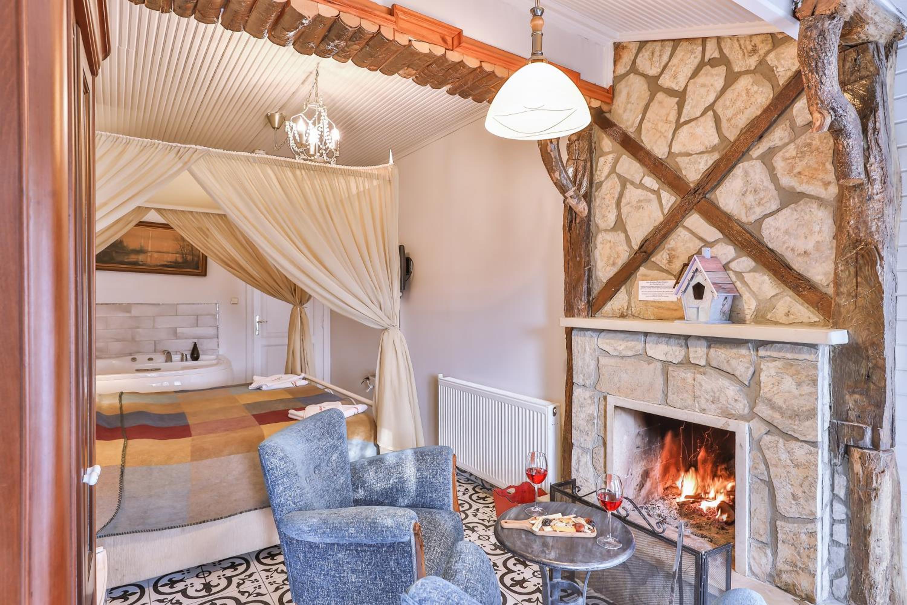 Bungalow with Fireplace - Photo 7