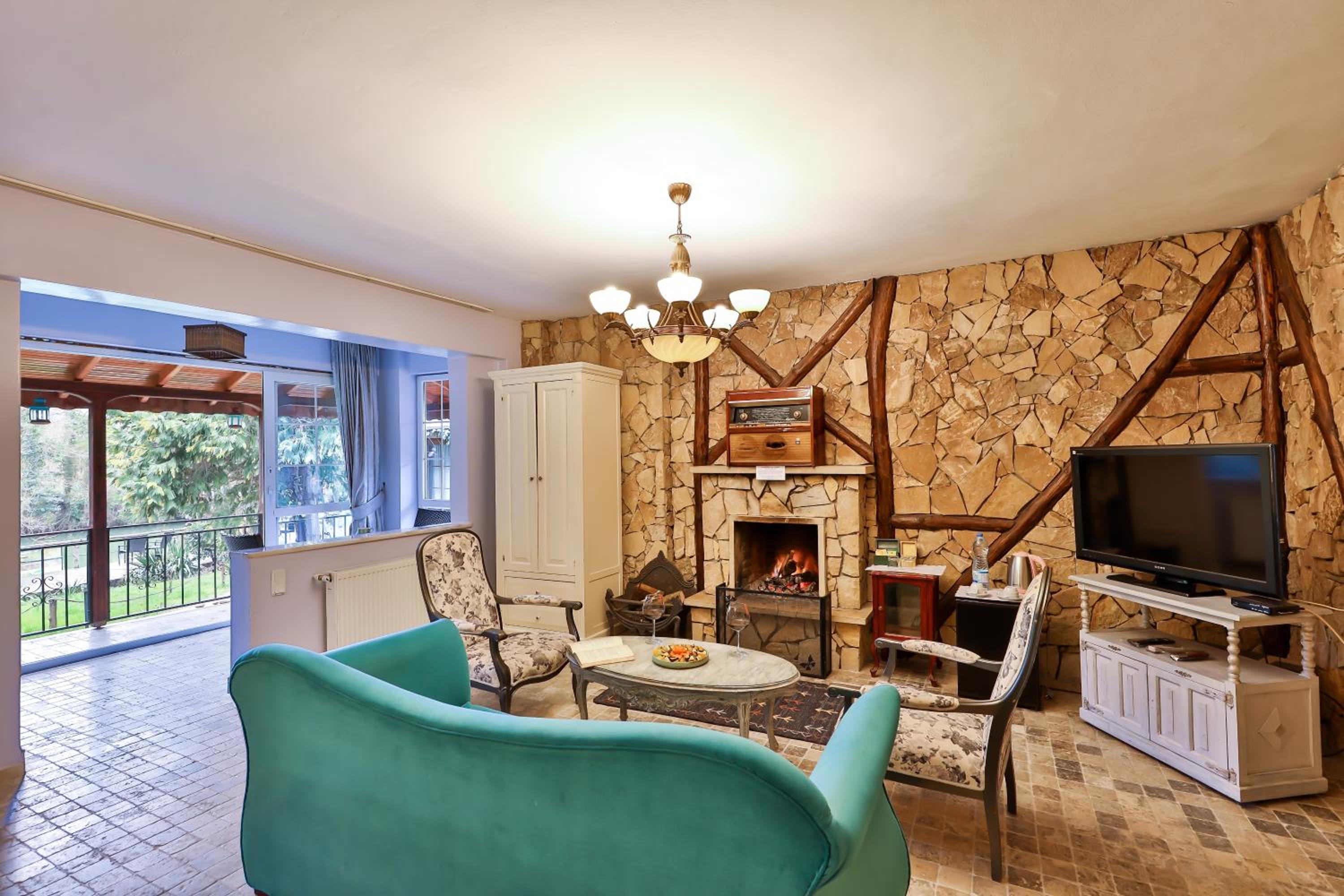 Stone Room with Hot Tub and Fireplace - Photo 4