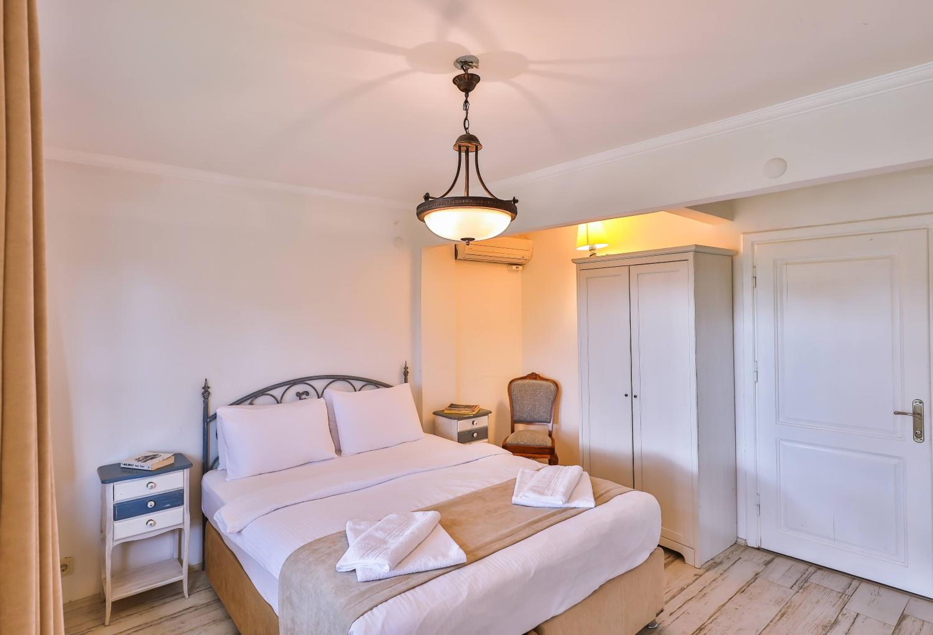 Double Room with River View - Photo 5