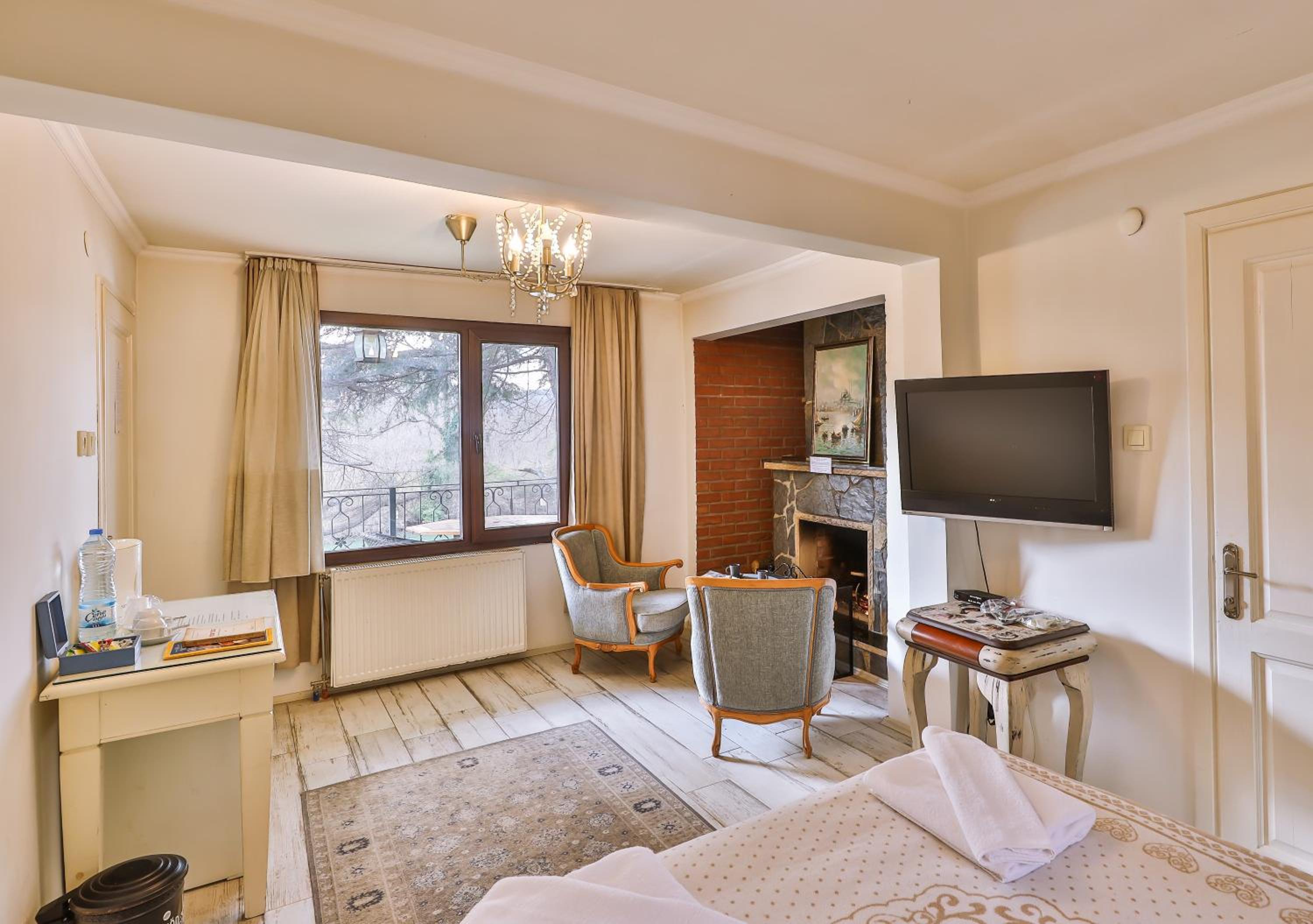 Double Room with River View and Fireplace - Photo 7