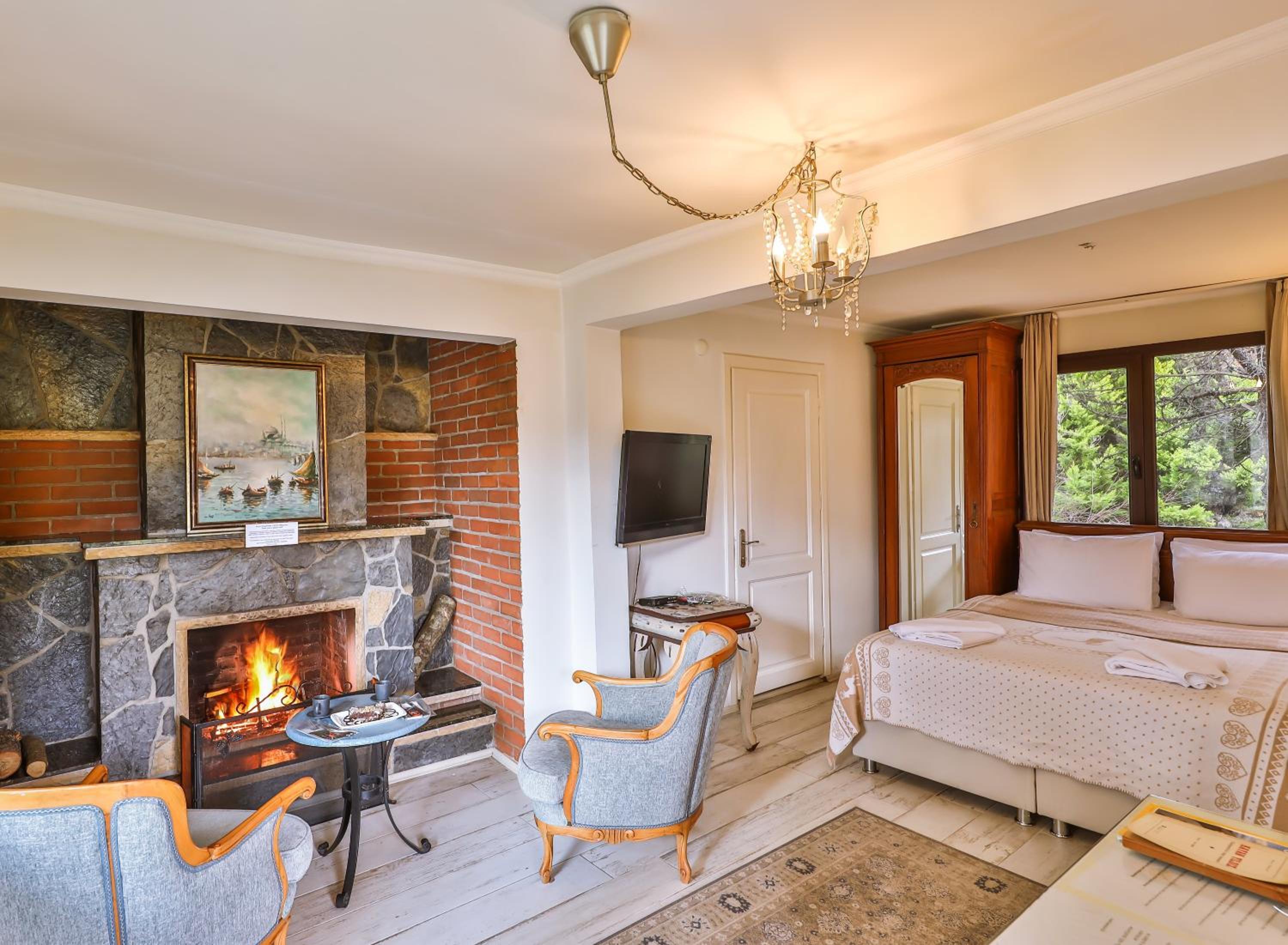Double Room with River View and Fireplace - Photo 1