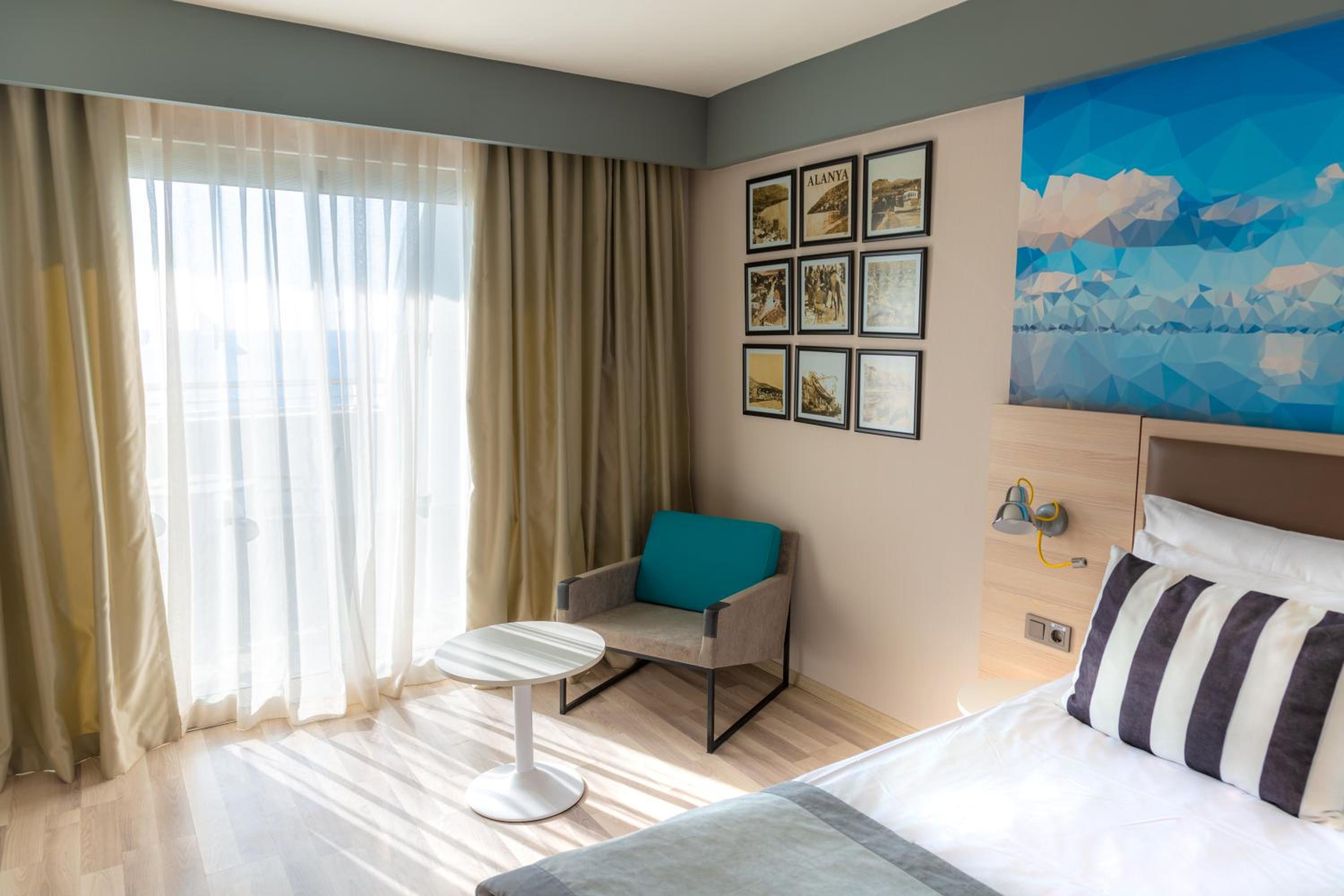 Double or Twin Room with Partial Sea View