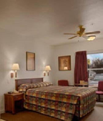 King Room - Non-Smoking - Photo 7