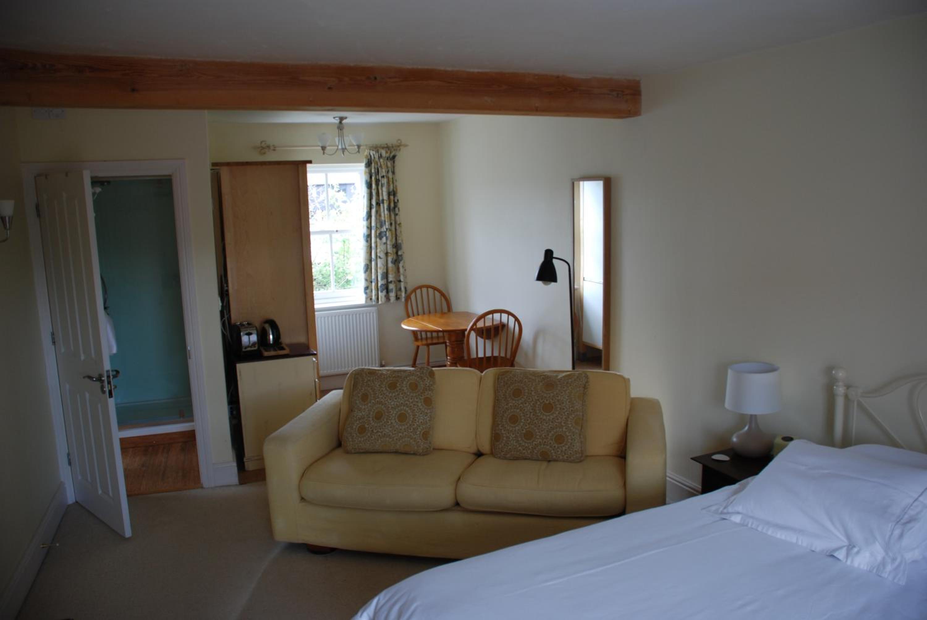 Studio Apartment With Kitchenette photo 3