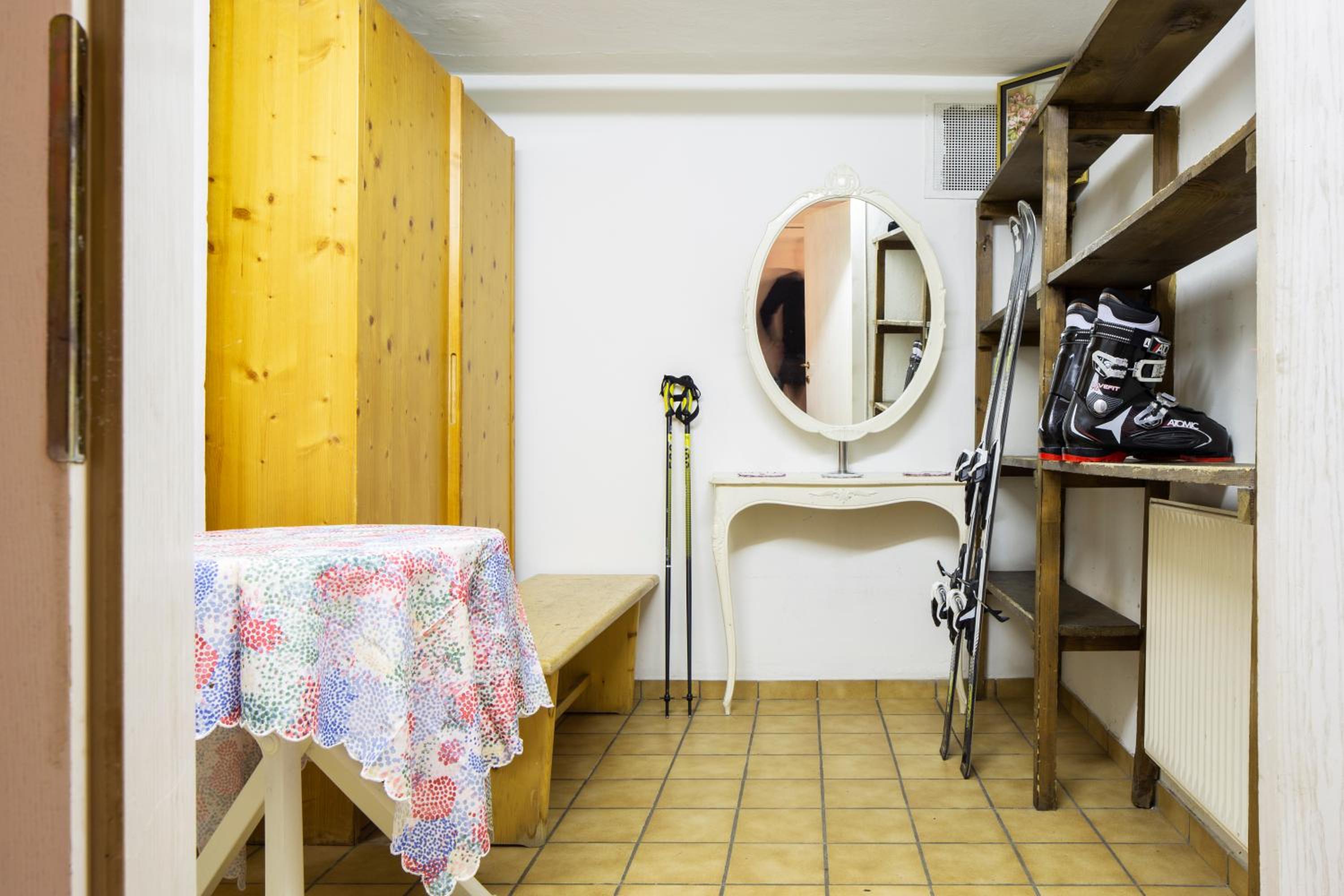 One-Bedroom Apartment photo 3