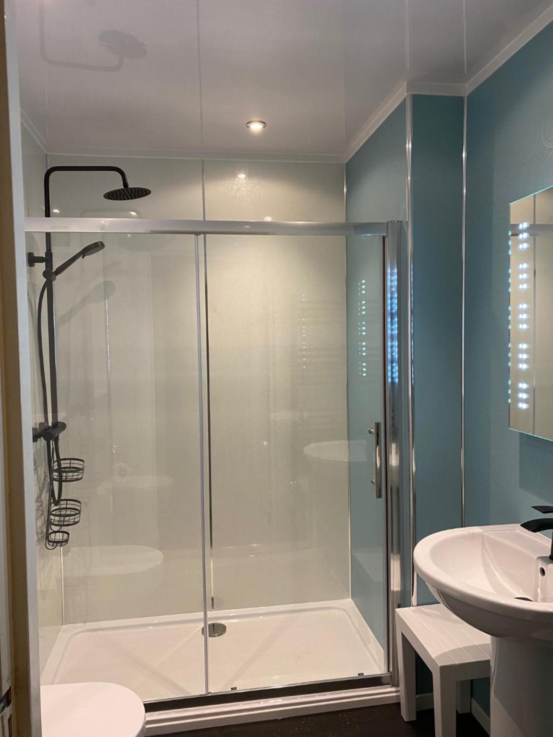 Single Room with Private Bathroom photo 3