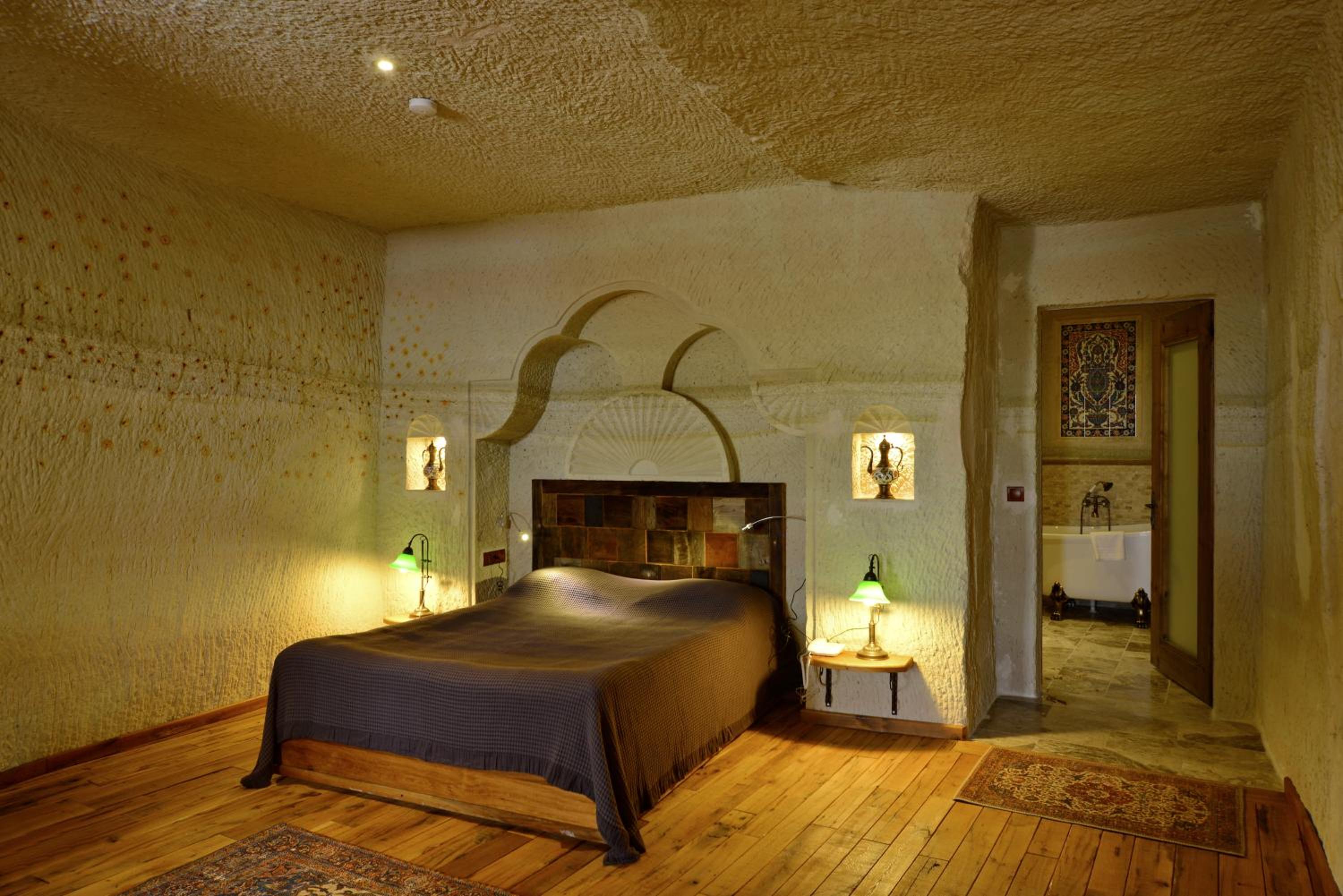 Suite with Mountain View - Photo 25