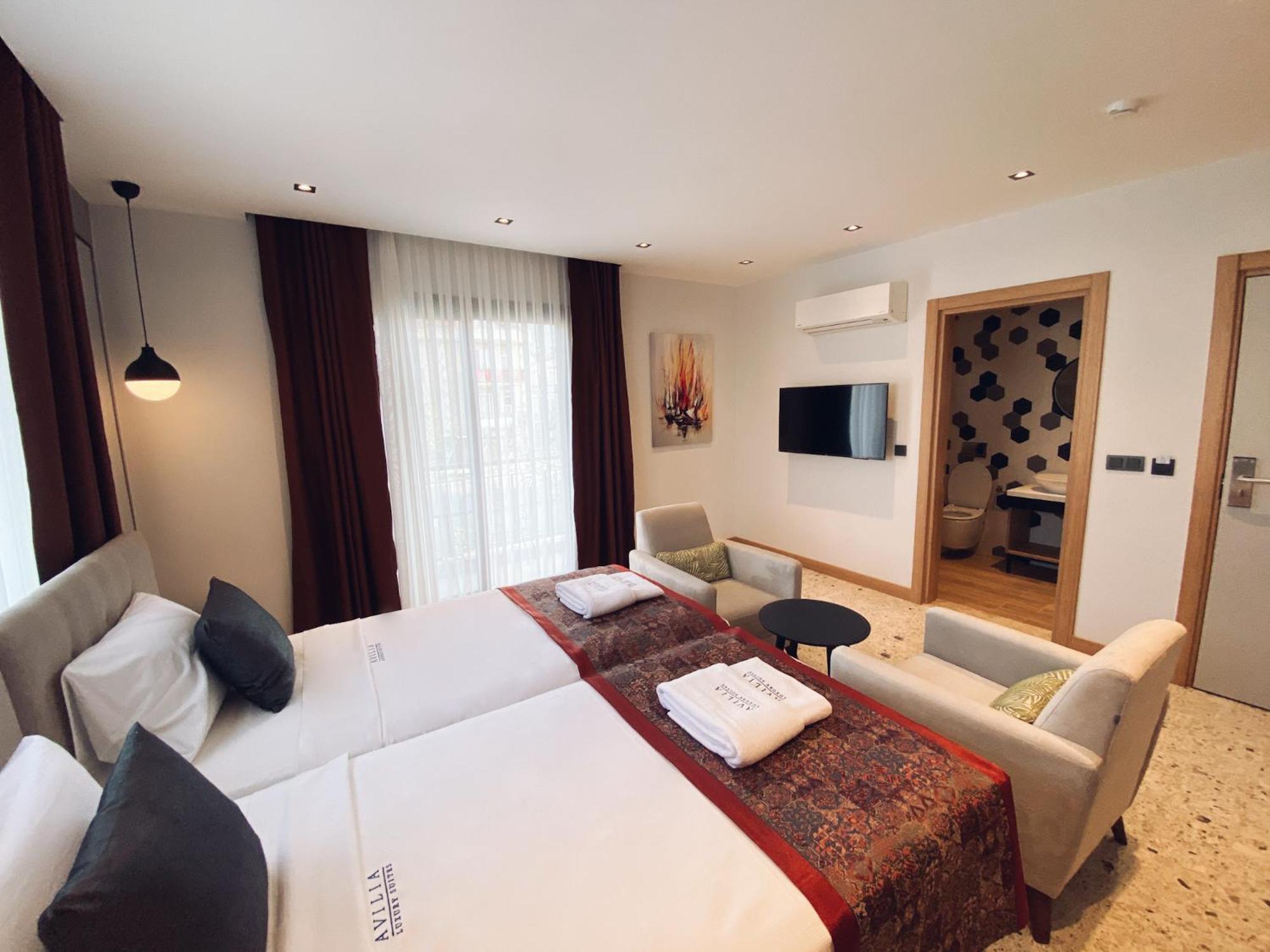 Deluxe Double Room with Balcony - Photo 2