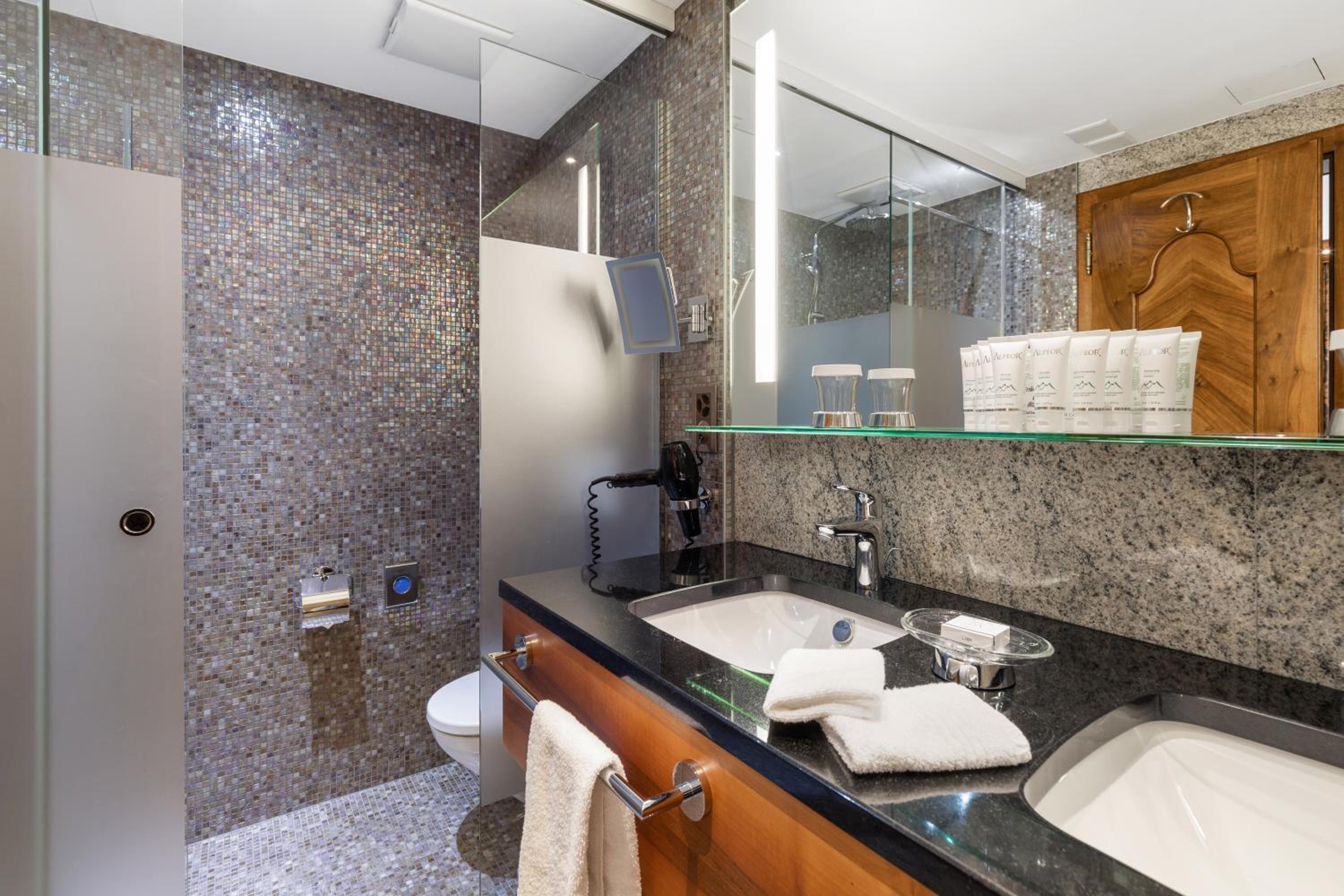 Double Room Deluxe - Photo 8