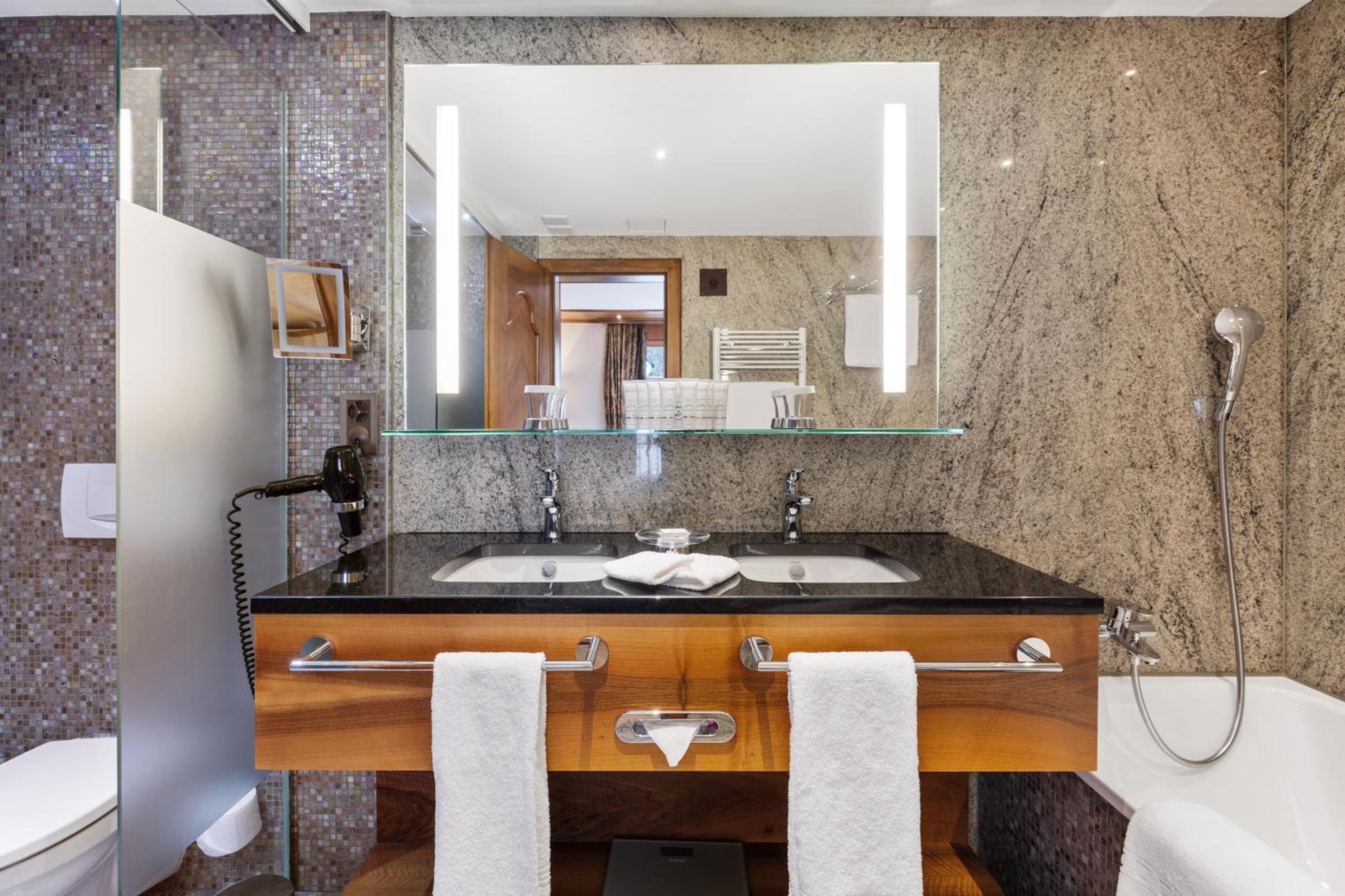 Double Room Deluxe - Photo 7
