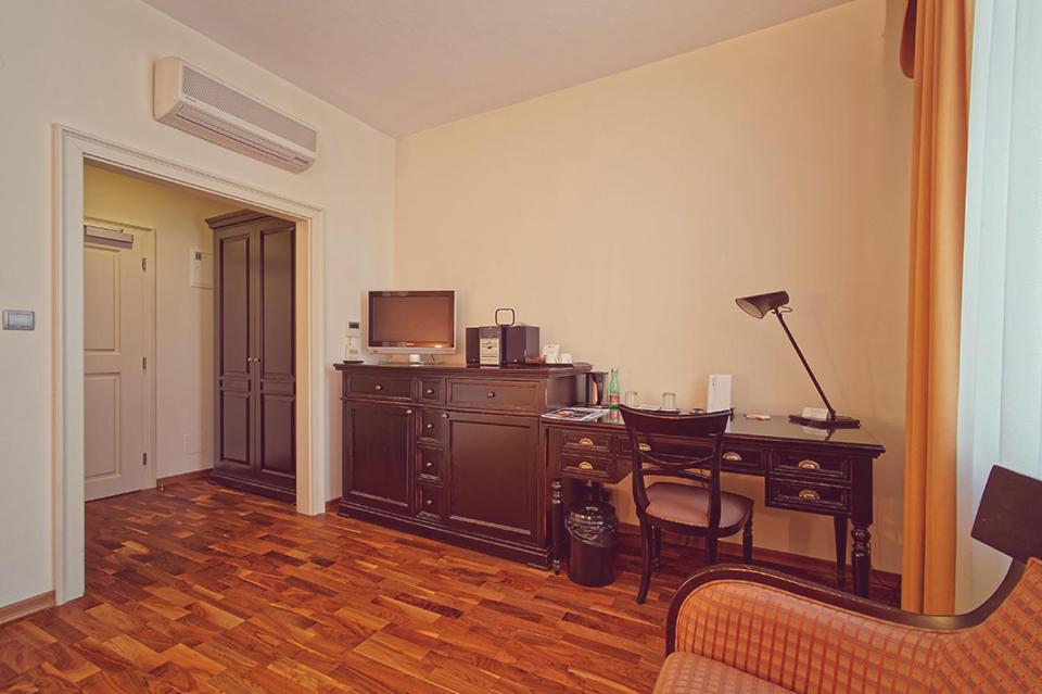 One-Bedroom Apartment - Photo 13