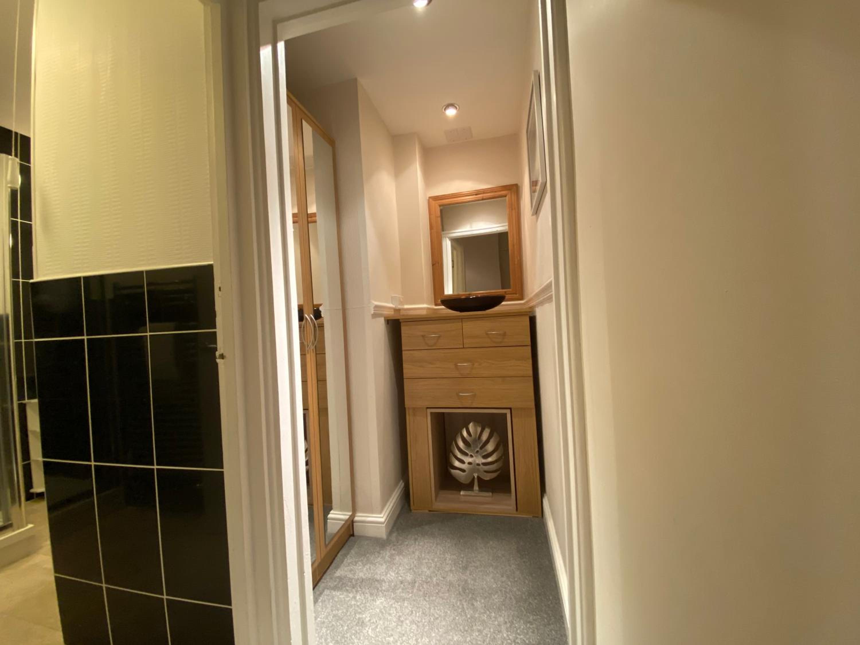 Superior King Room - Photo 5