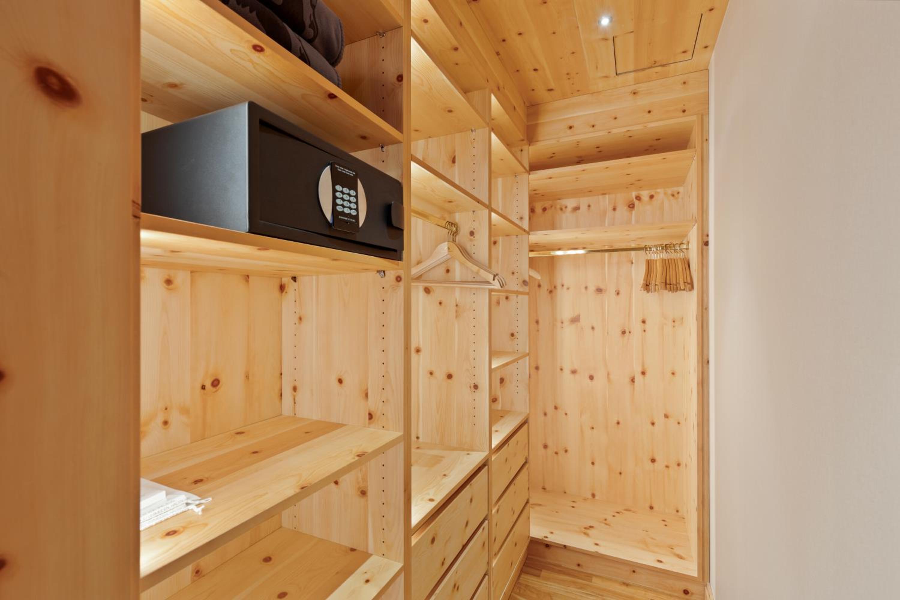 Double Room Deluxe with Matterhorn View - Photo 5