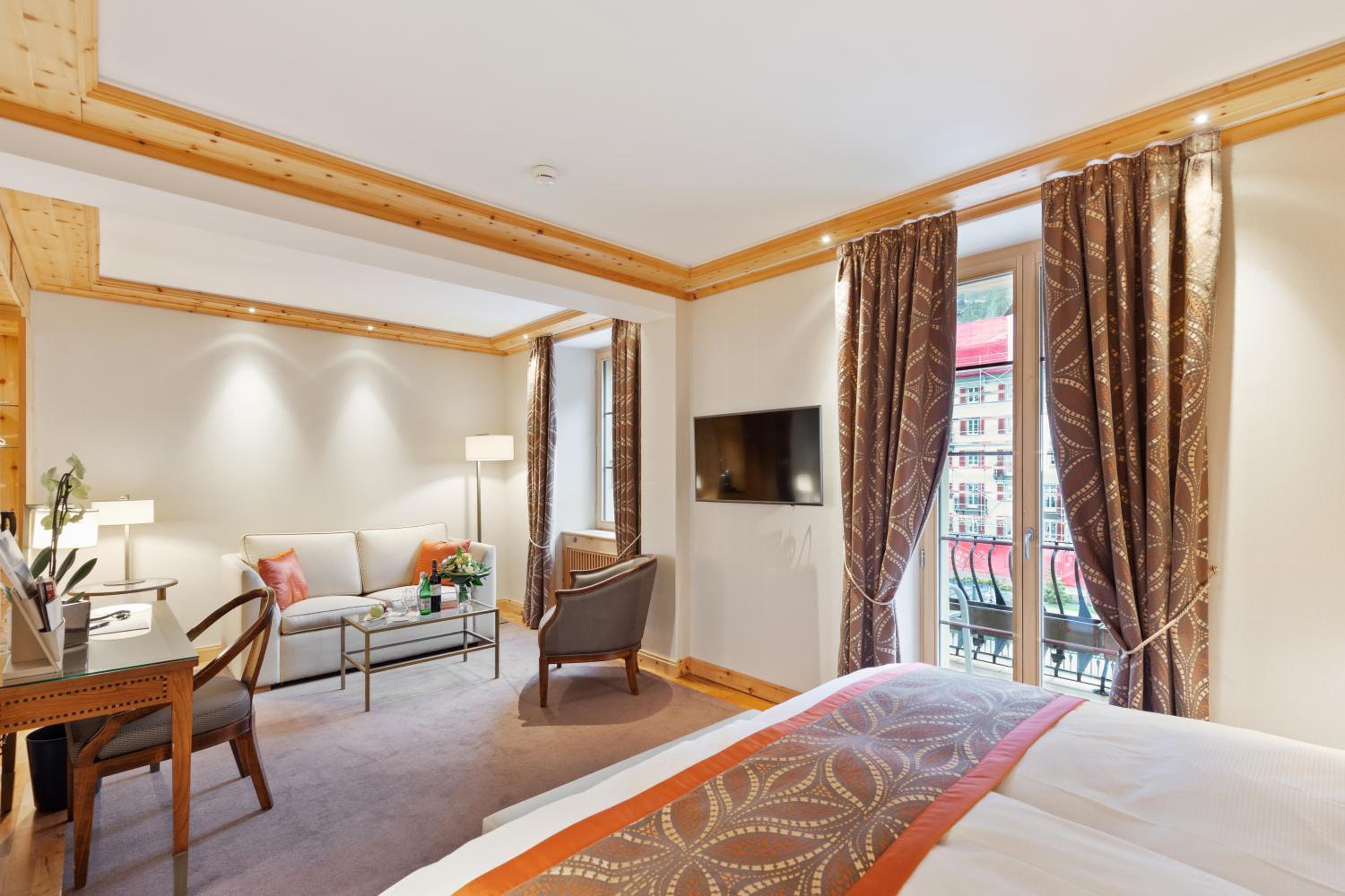 Double Room Deluxe with Matterhorn View - Photo 3
