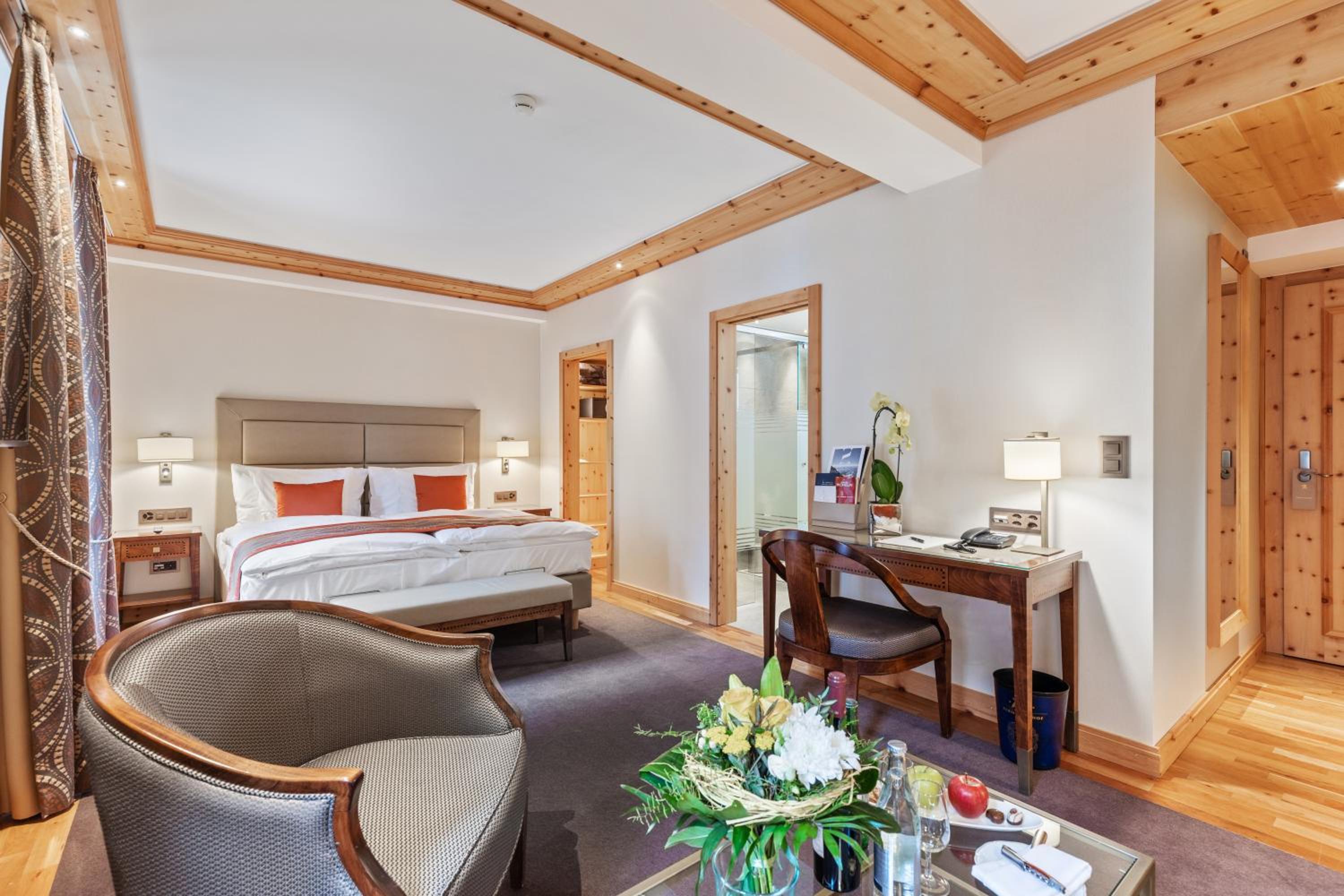 Double Room Deluxe with Matterhorn View - Photo 1