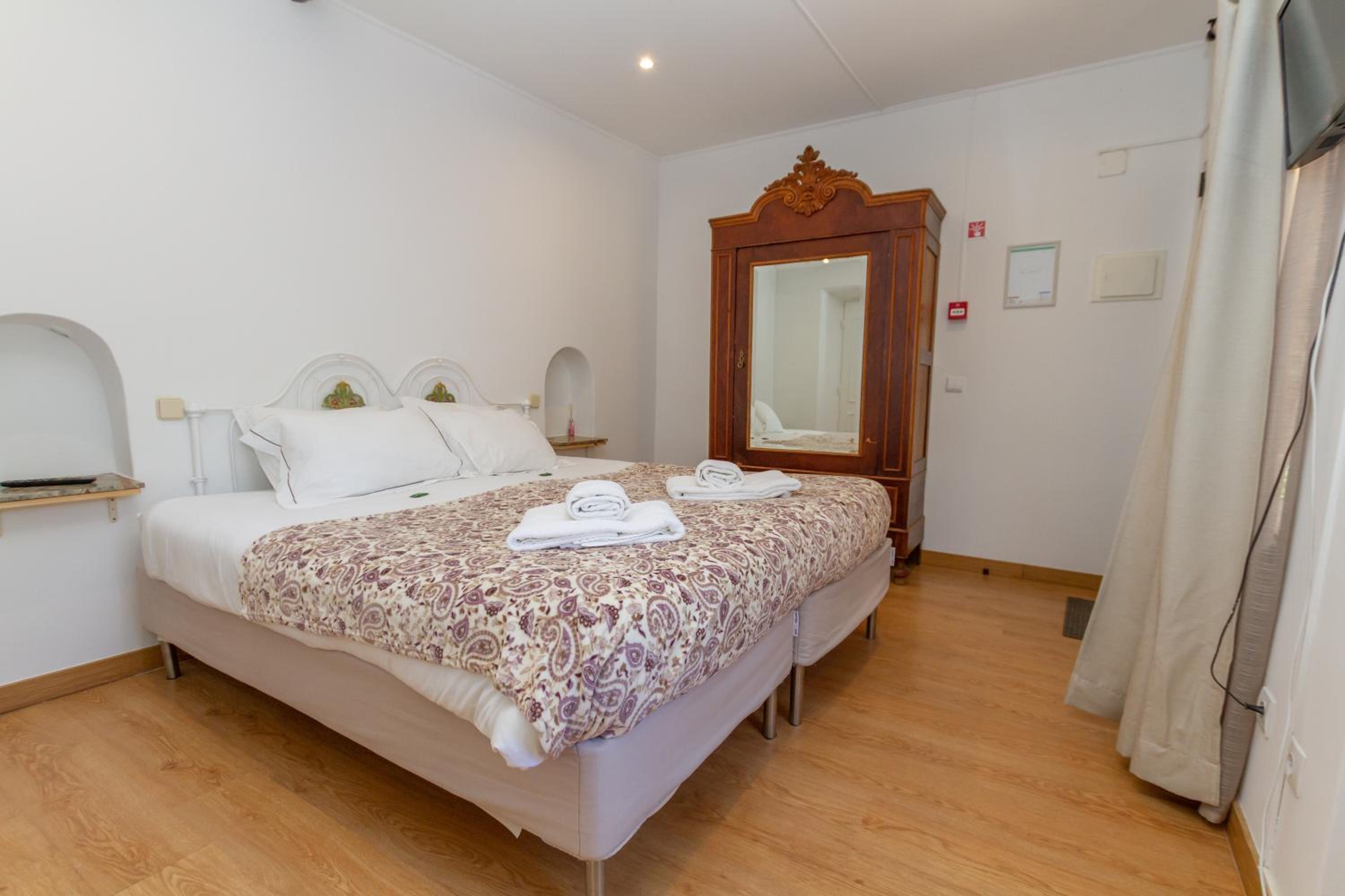 One-Bedroom Apartment (2 Adults) - Photo 1