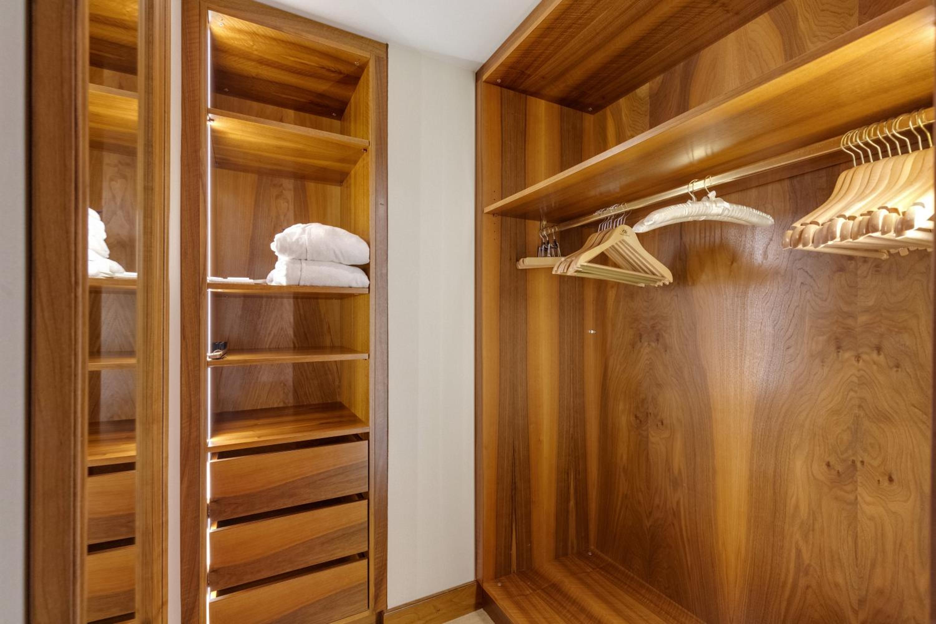 Grand Suite with Matterhorn View - Photo 7