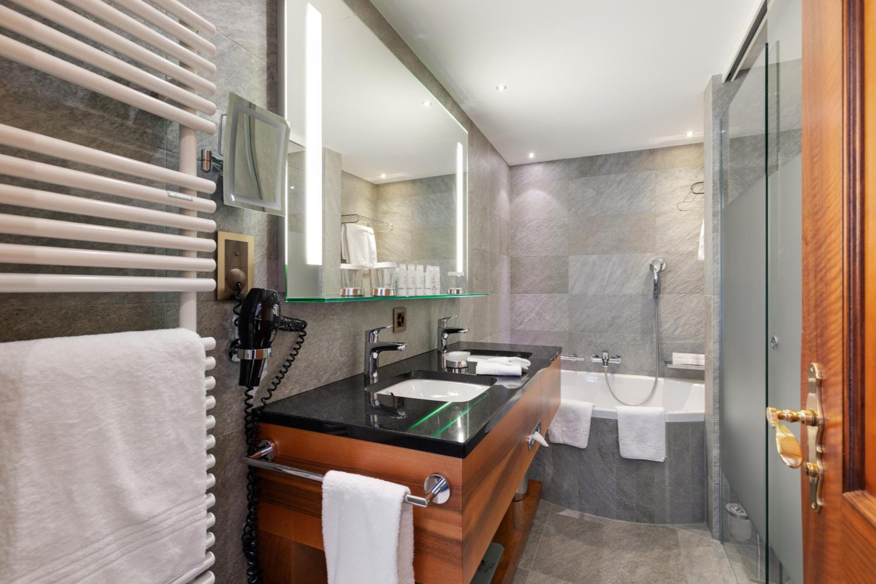 Grand Suite with Matterhorn View - Photo 5
