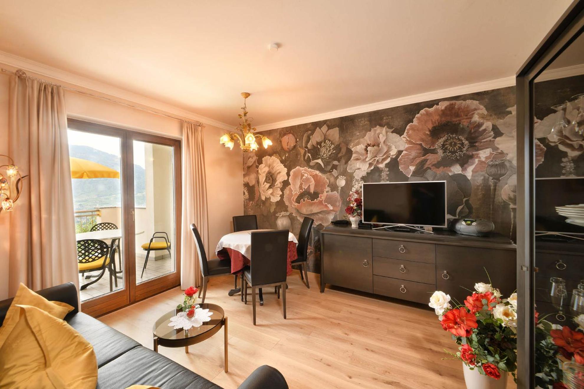 Comfort One-Bedroom Apartment with south-west panorama photo 2