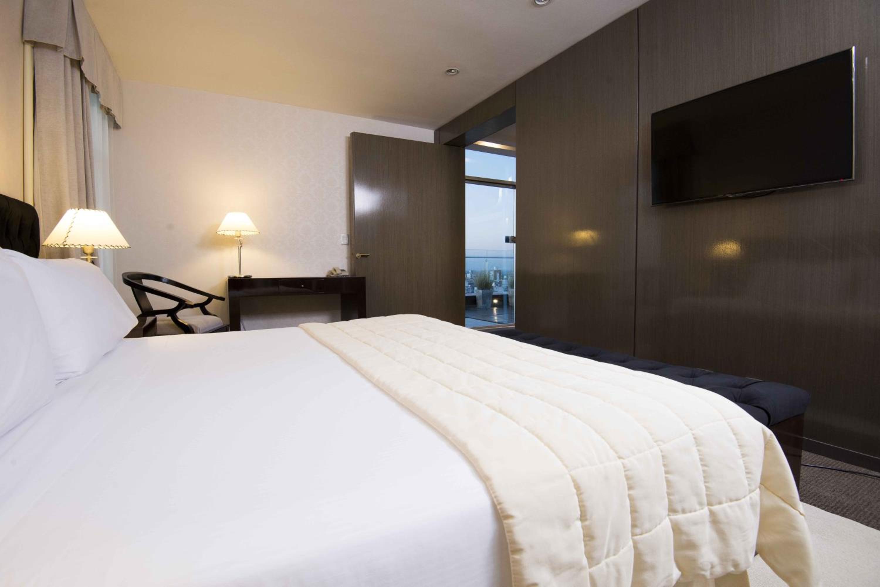 One-Bedroom King Suite with Balcony 2