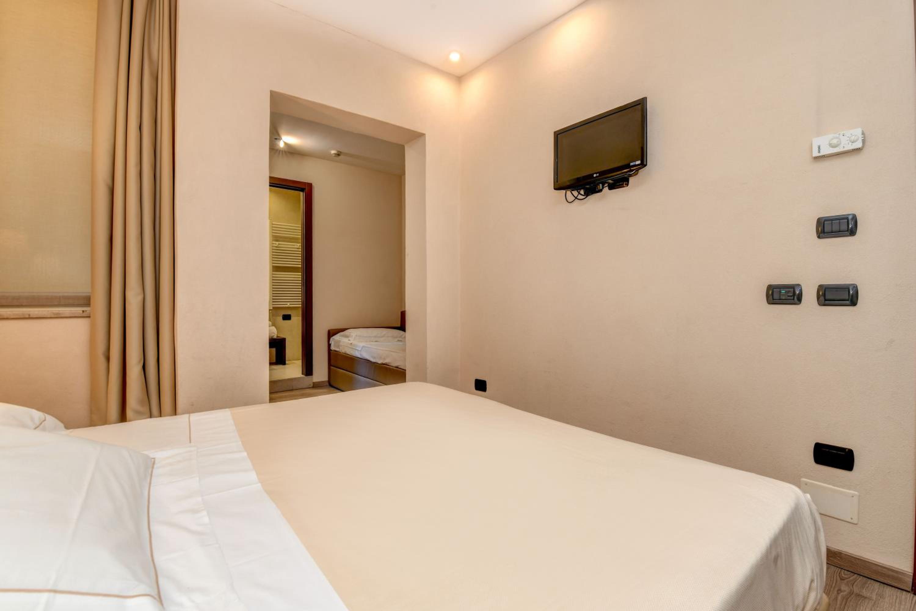 Economy Double or Twin Room - Photo 6