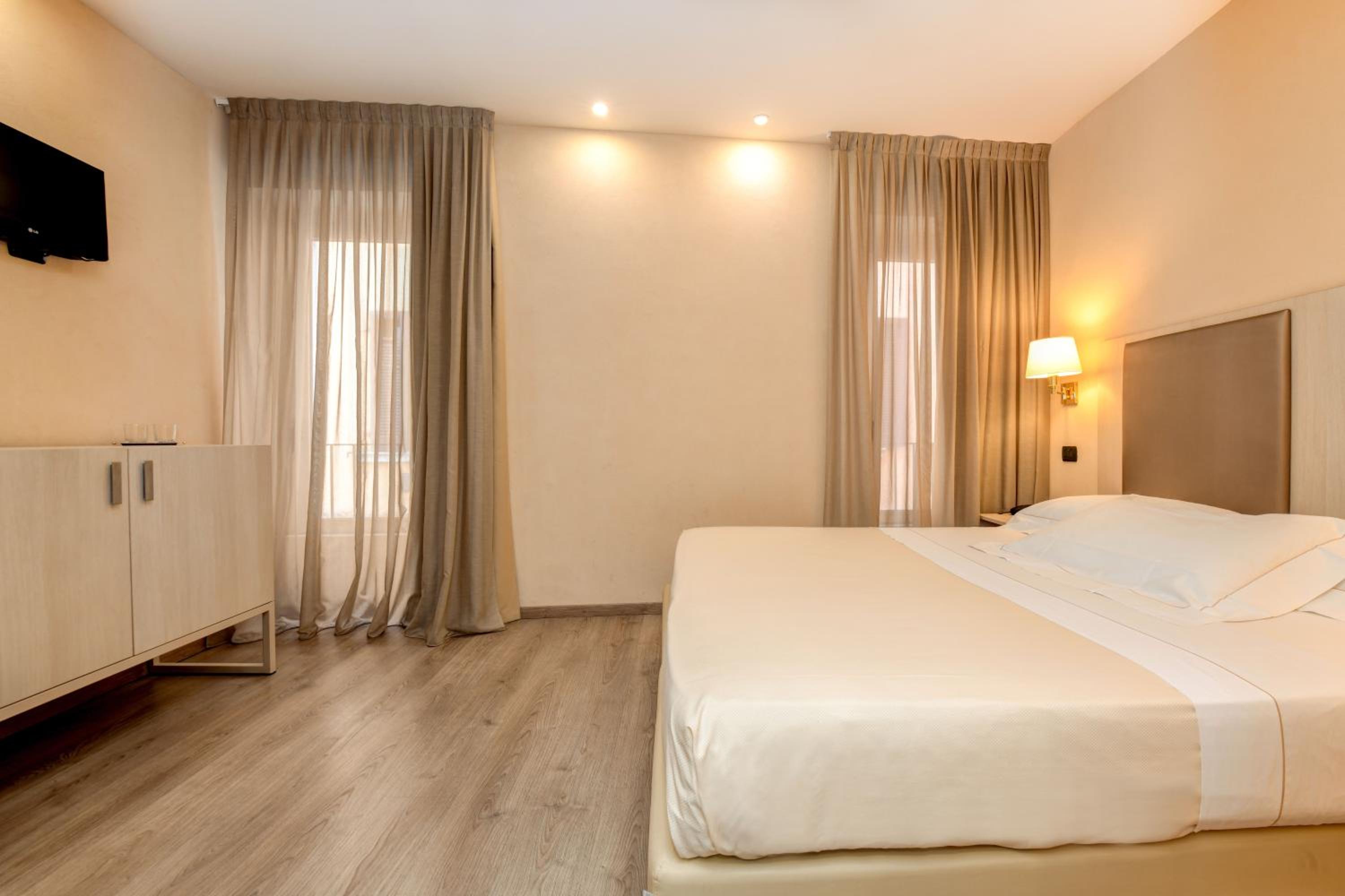 Standard Double Room - Photo 2