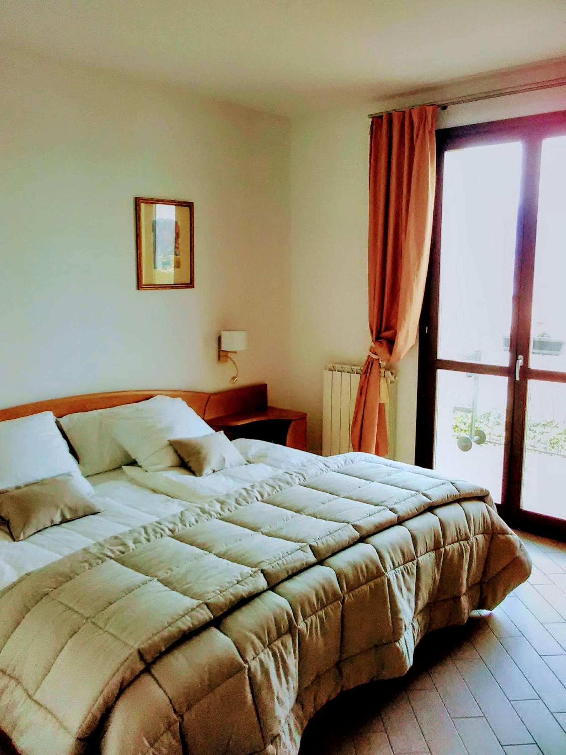 One-Bedroom Apartment - Photo 12