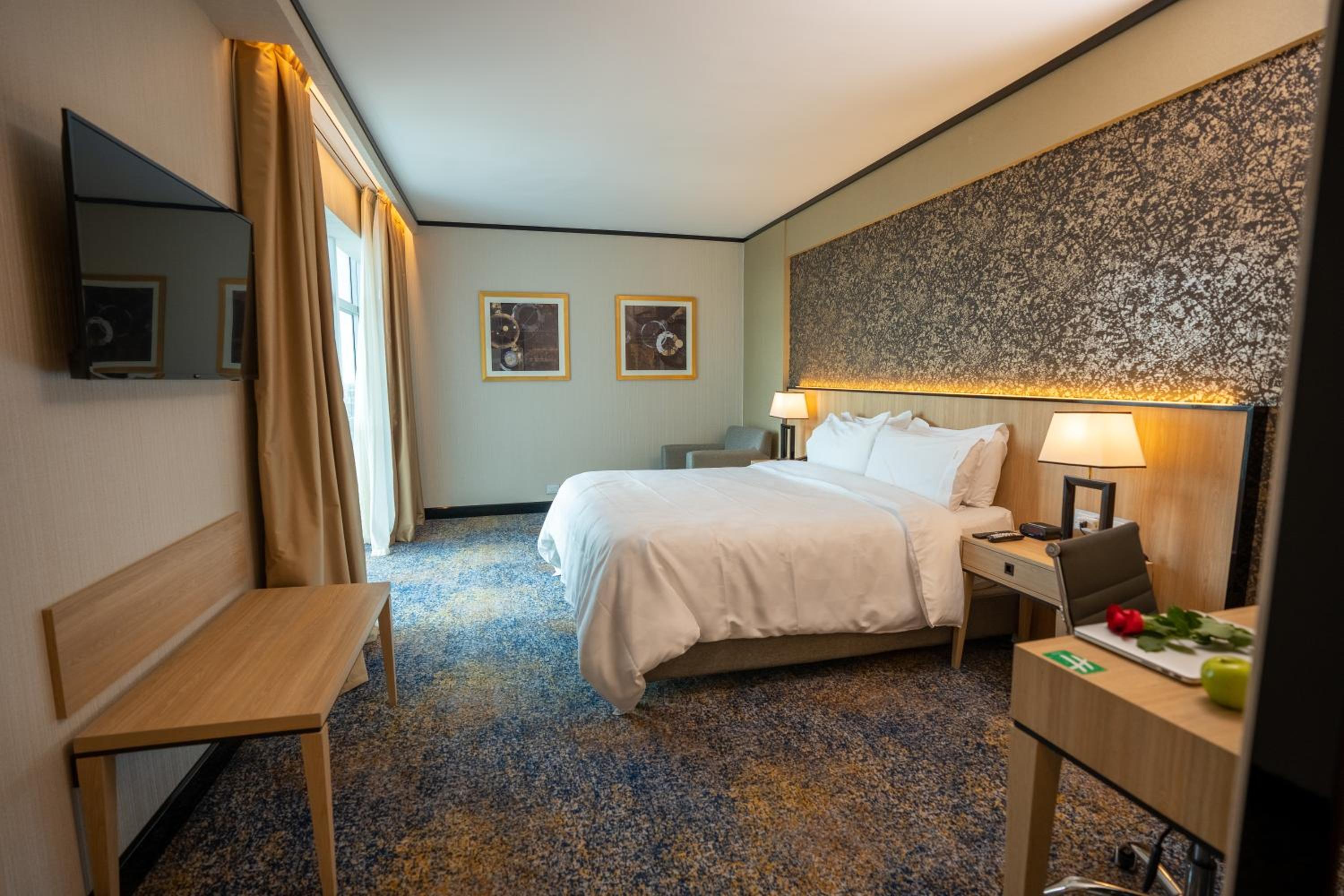 Queen Room with Two Queen Beds - Executive Level - Non-Smoking