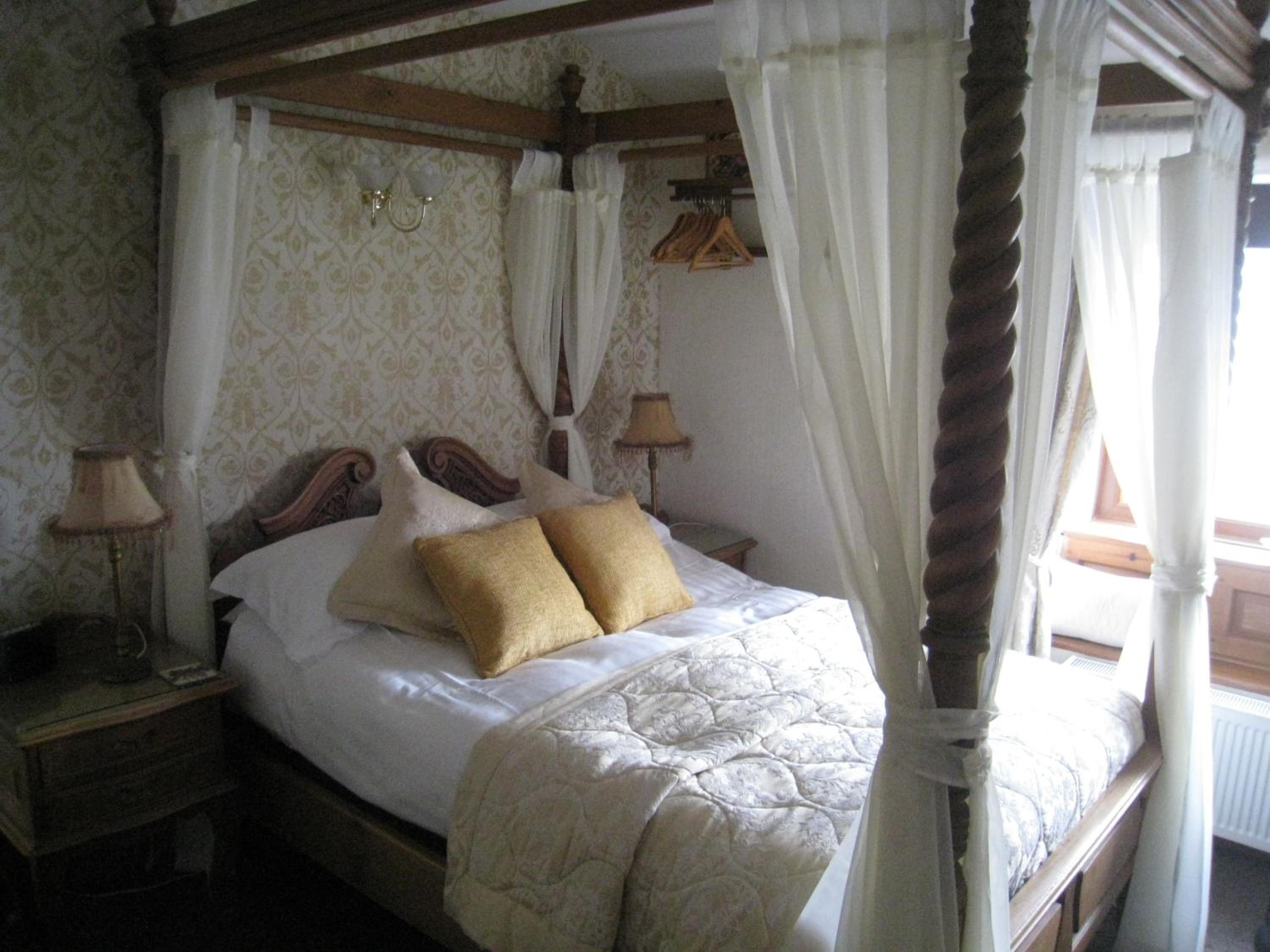 Superior Double Room with Four Poster Bed
