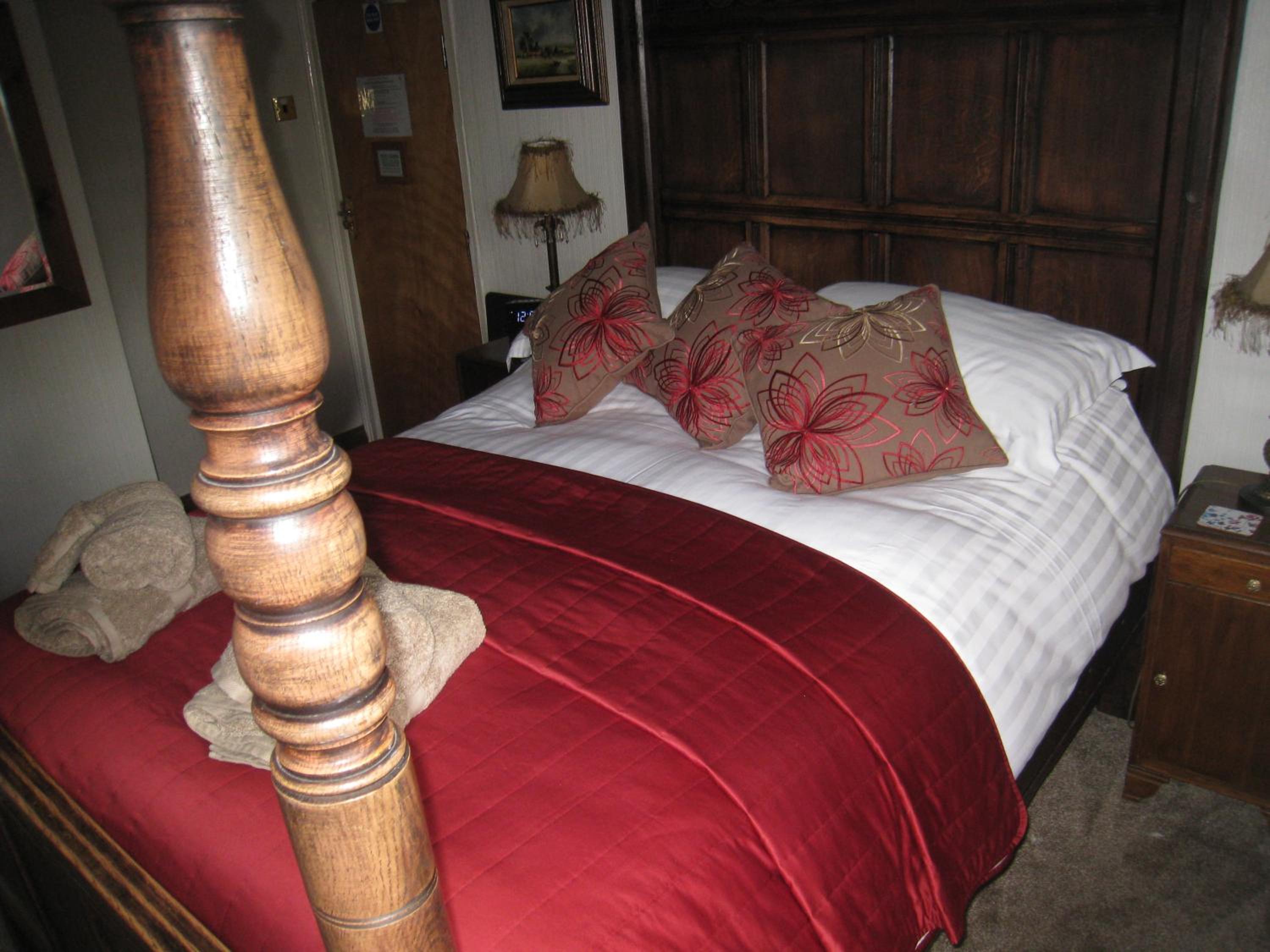 Standard Double Room with Four Poster Bed photo 2