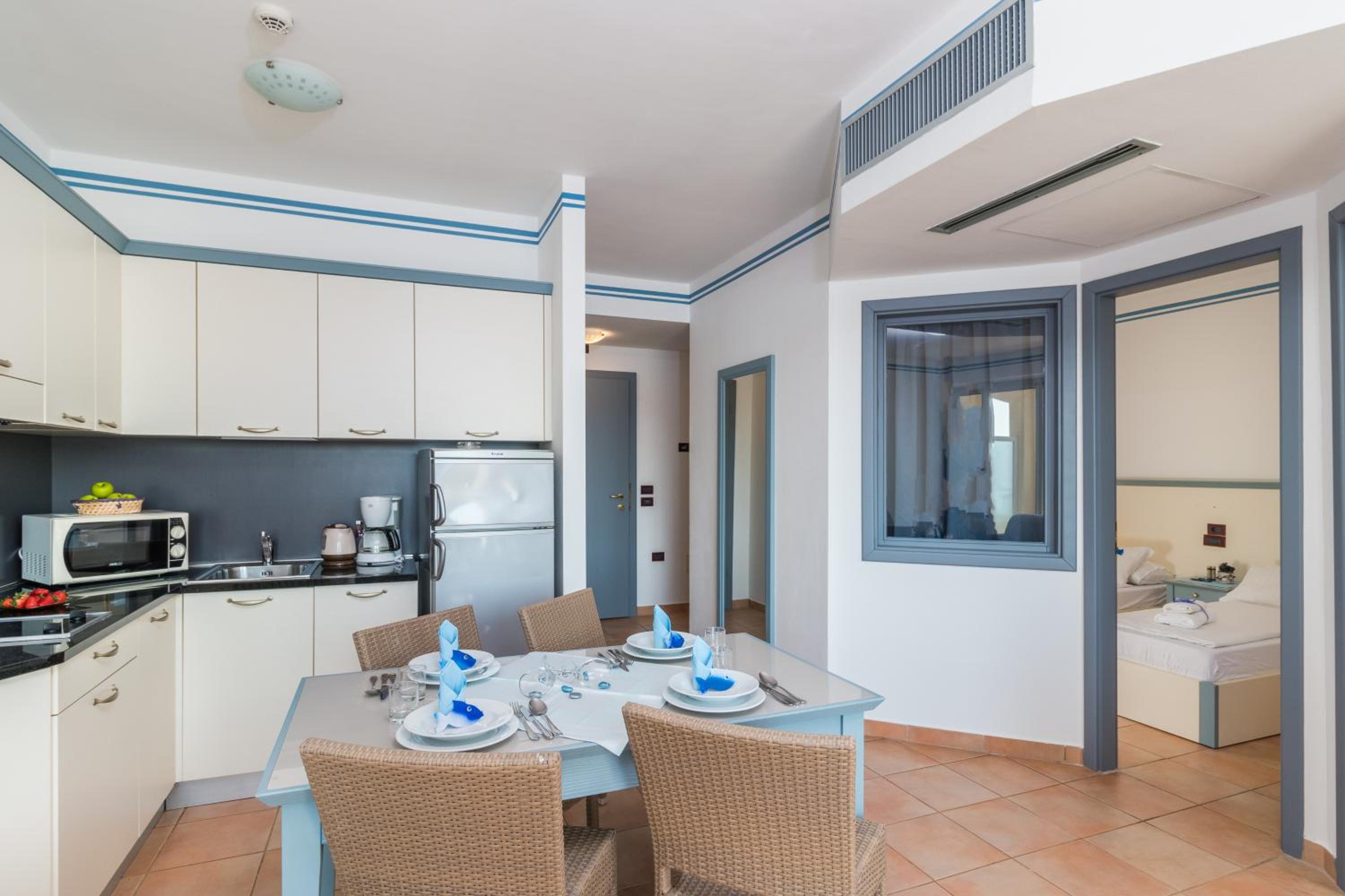 Superior Two-Bedroom Apartment with Balcony and Sea View (6 people), photo 6