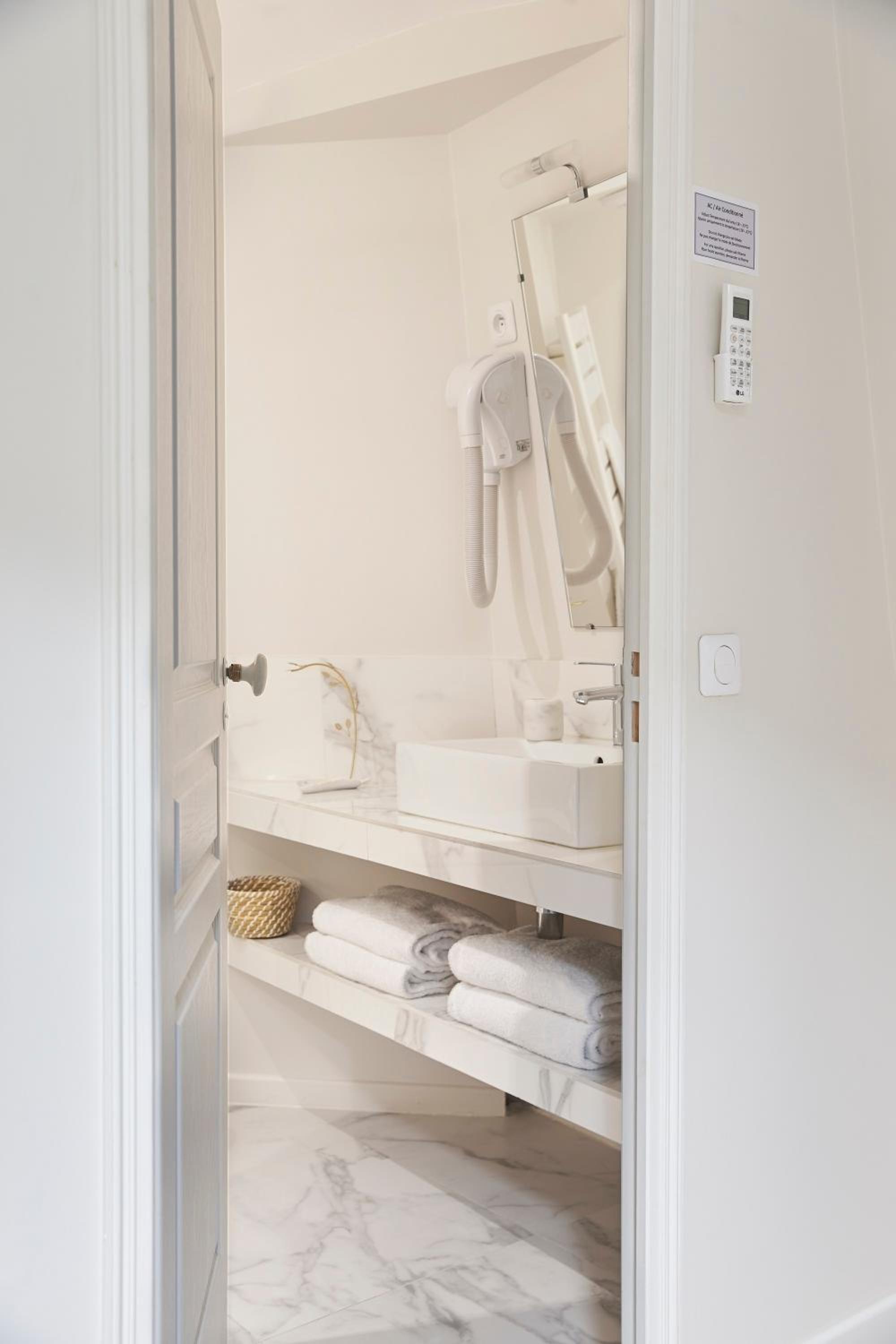 One-Bedroom Suite photo 2