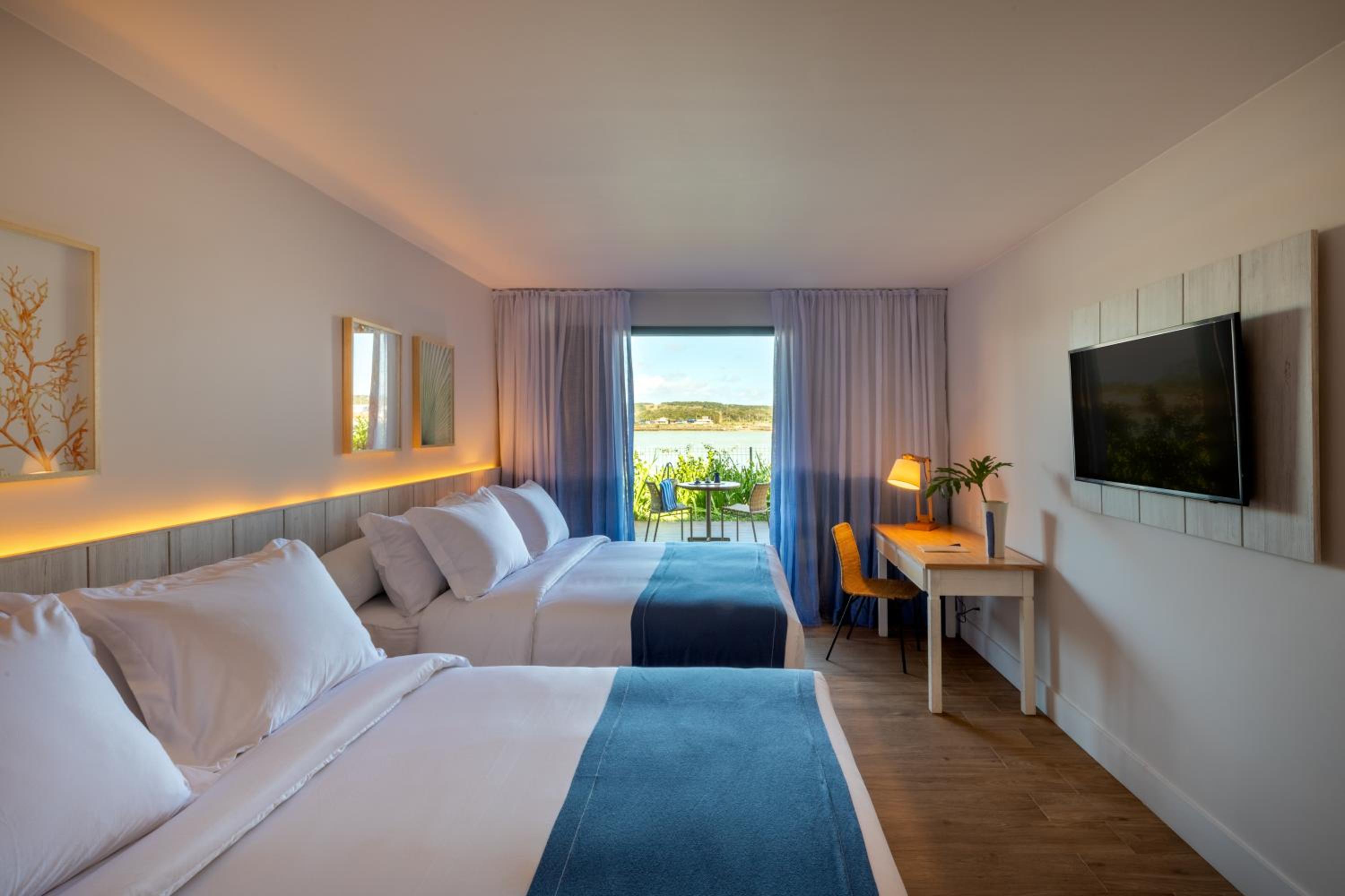 Master Family Suite with Pier View photo 1