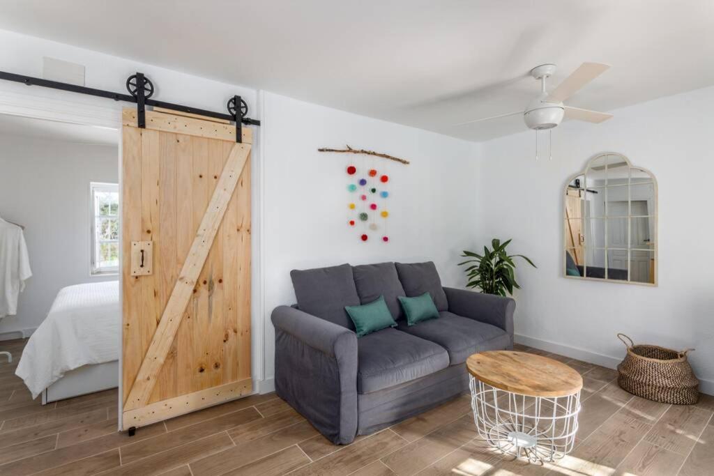 One-Bedroom House - Photo 14