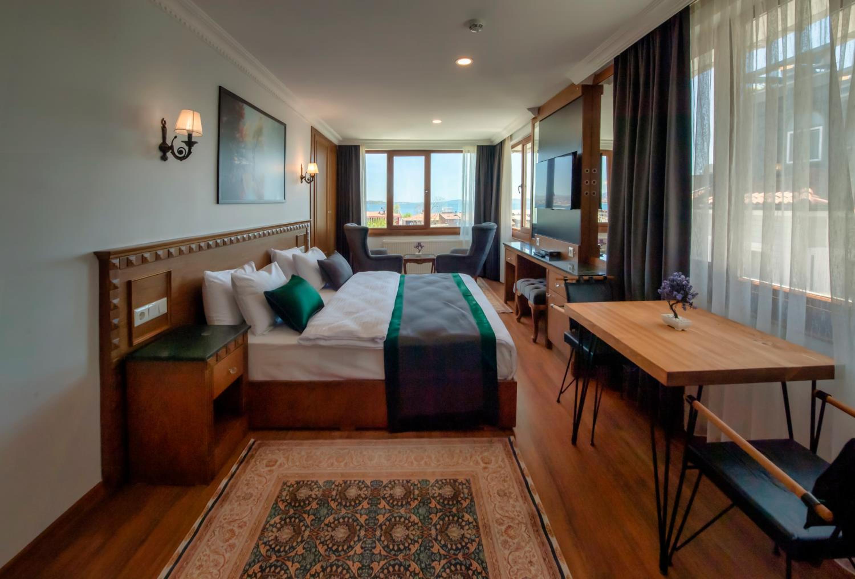 Deluxe Suite with Sea View photo 2