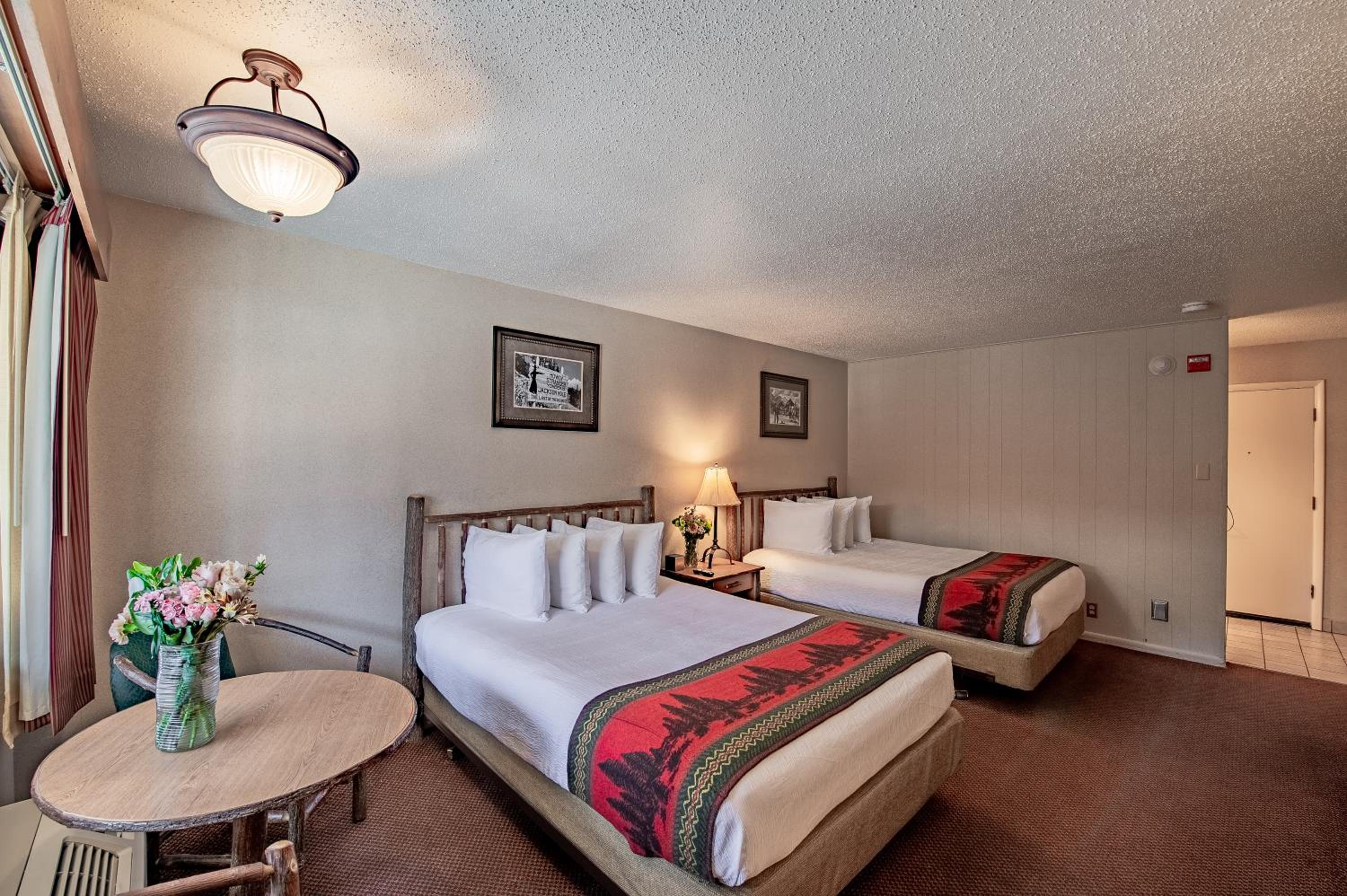 Queen Room with Two Queen Beds photo 1
