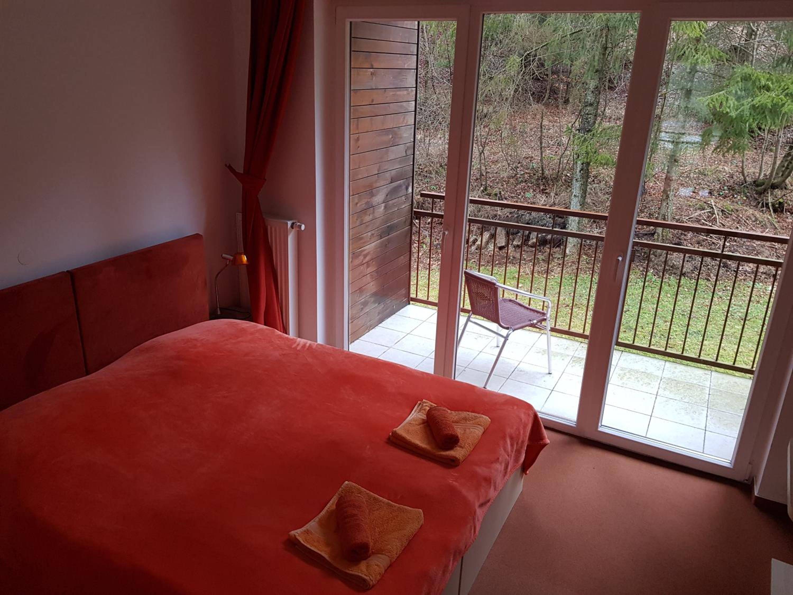 Apartment with Balcony - Photo 4