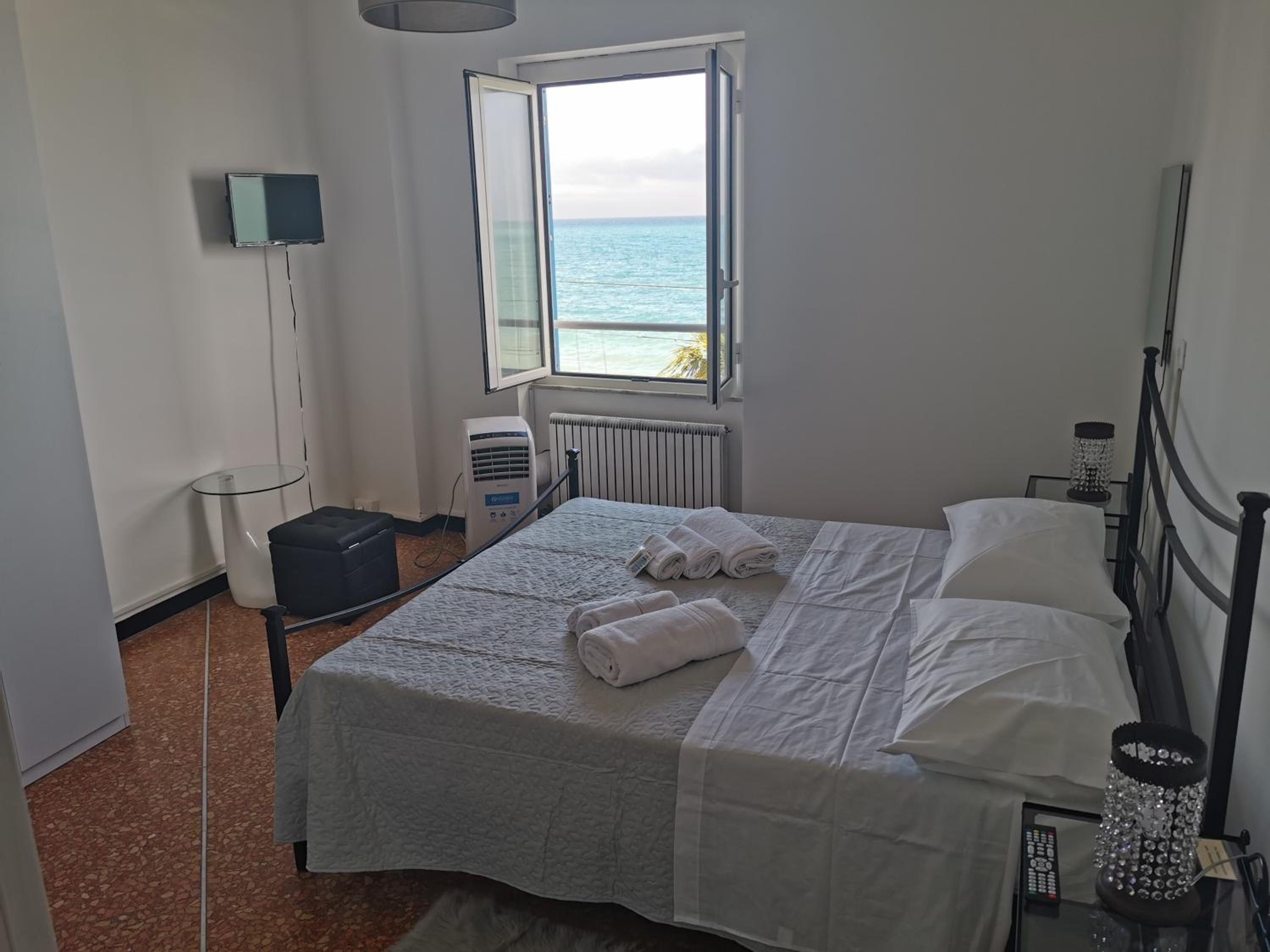 Double Room With Private External Bathroom