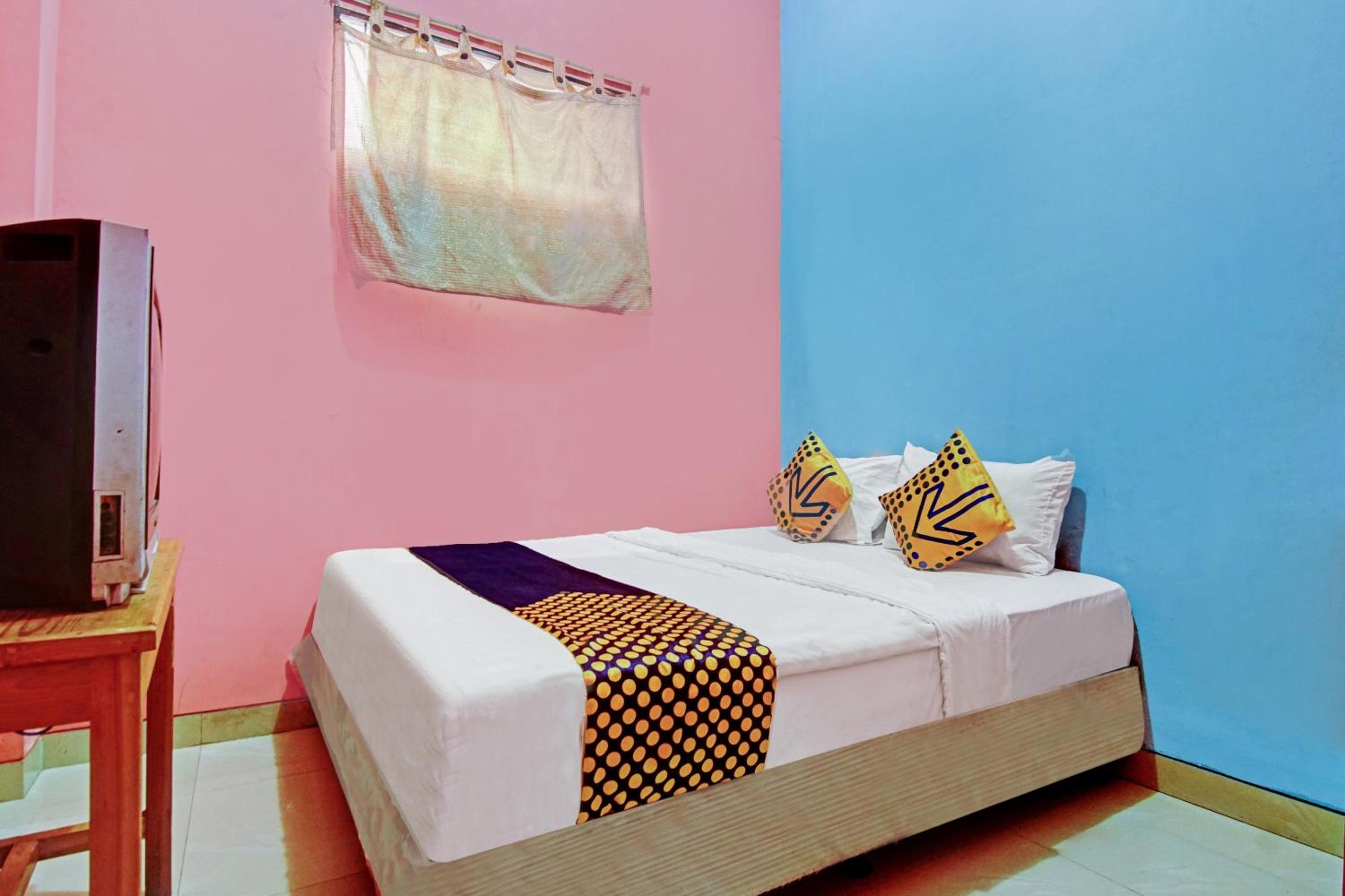 Budget Double Room - Photo 1