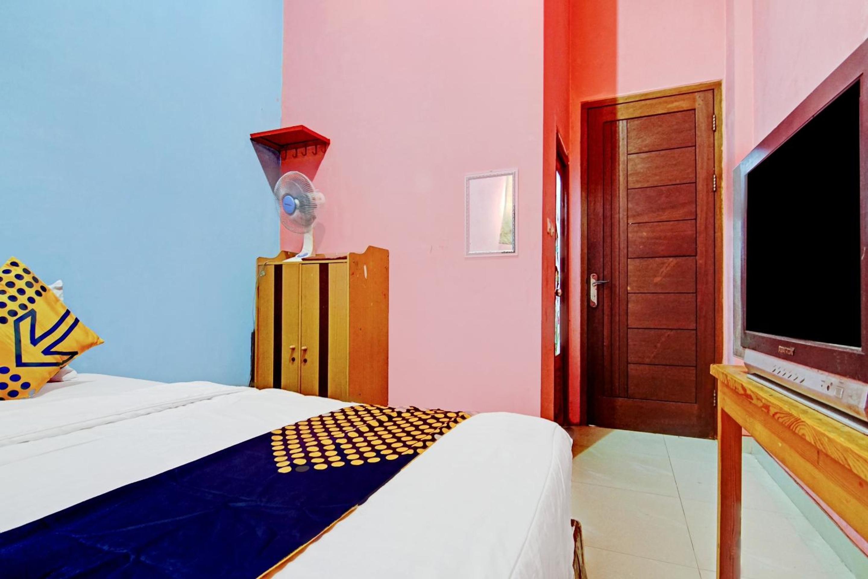 Budget Double Room - Photo 2