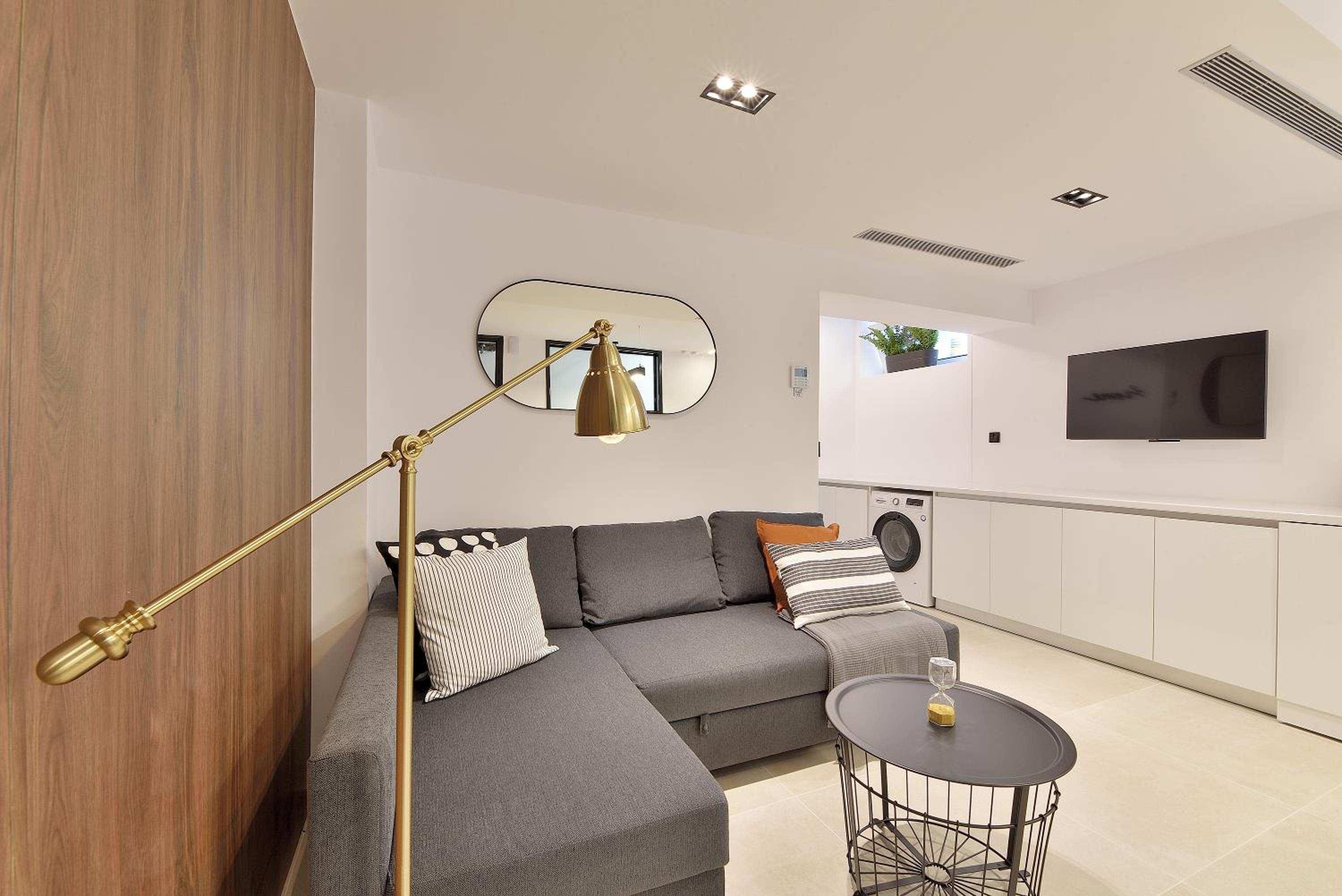 One-Bedroom Apartment