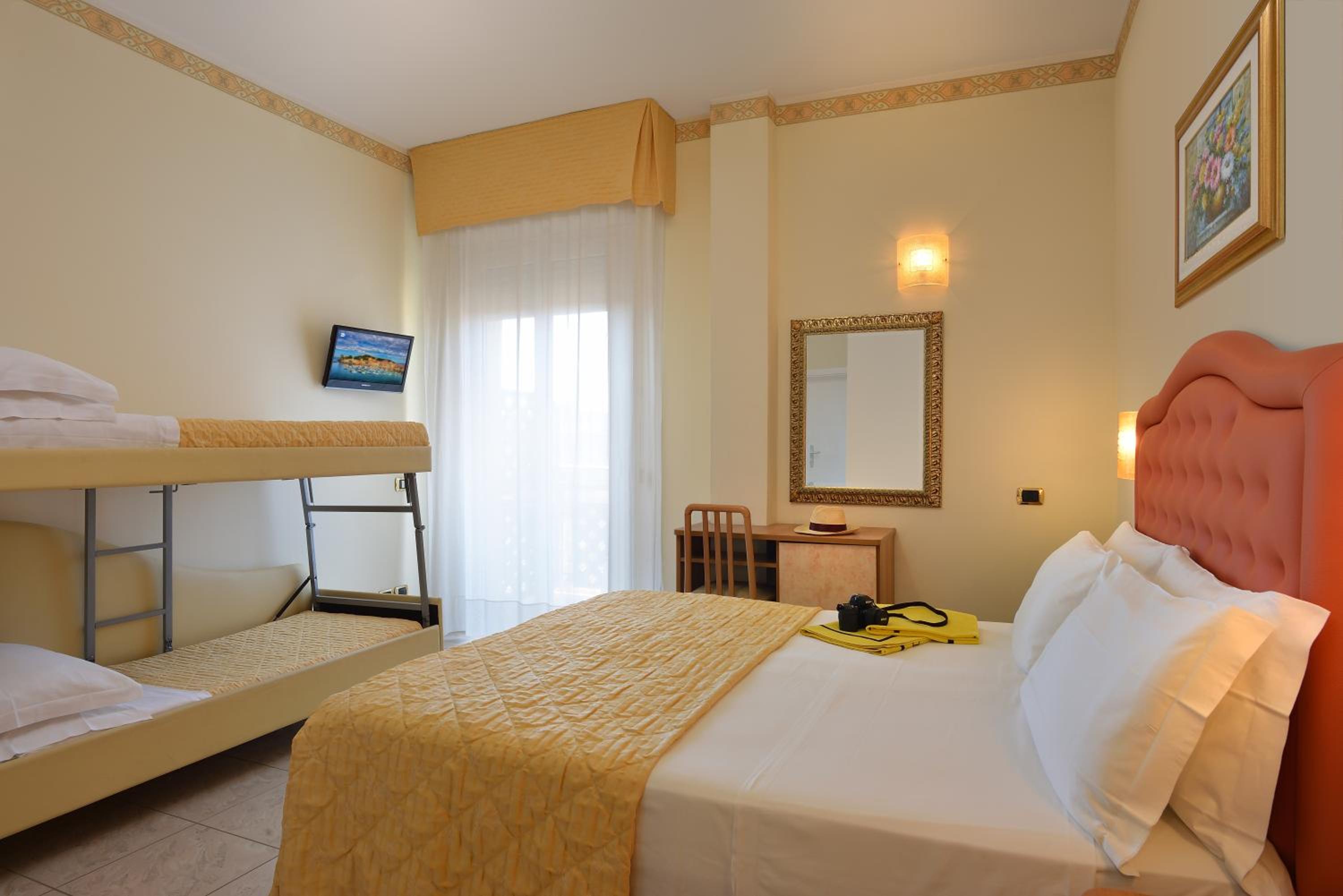 Quadruple Room - Photo 2
