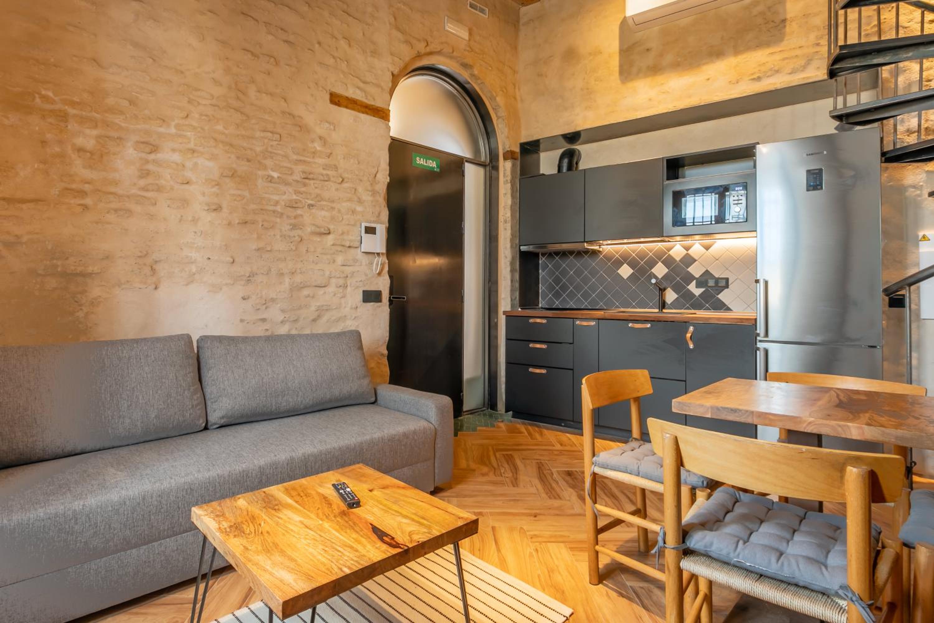 Apartment - Split Level - Photo 11