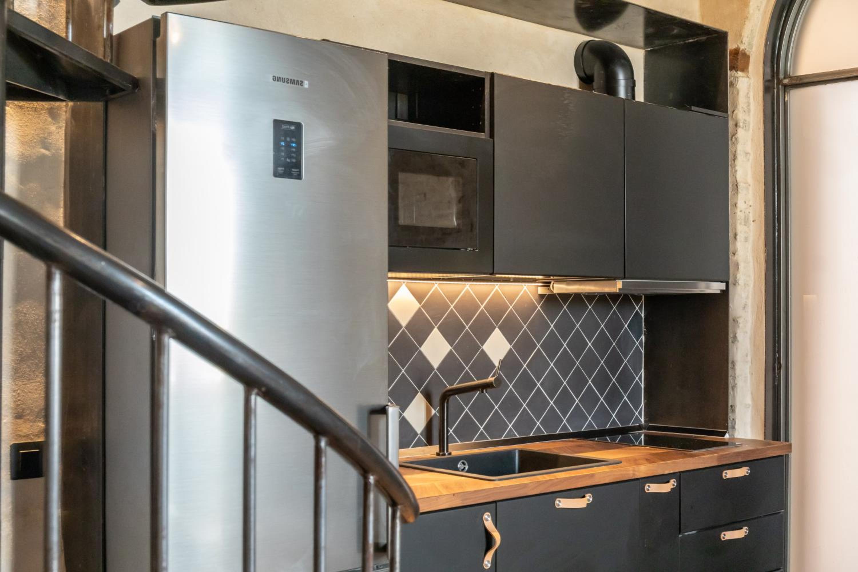 Apartment - Split Level - Photo 4