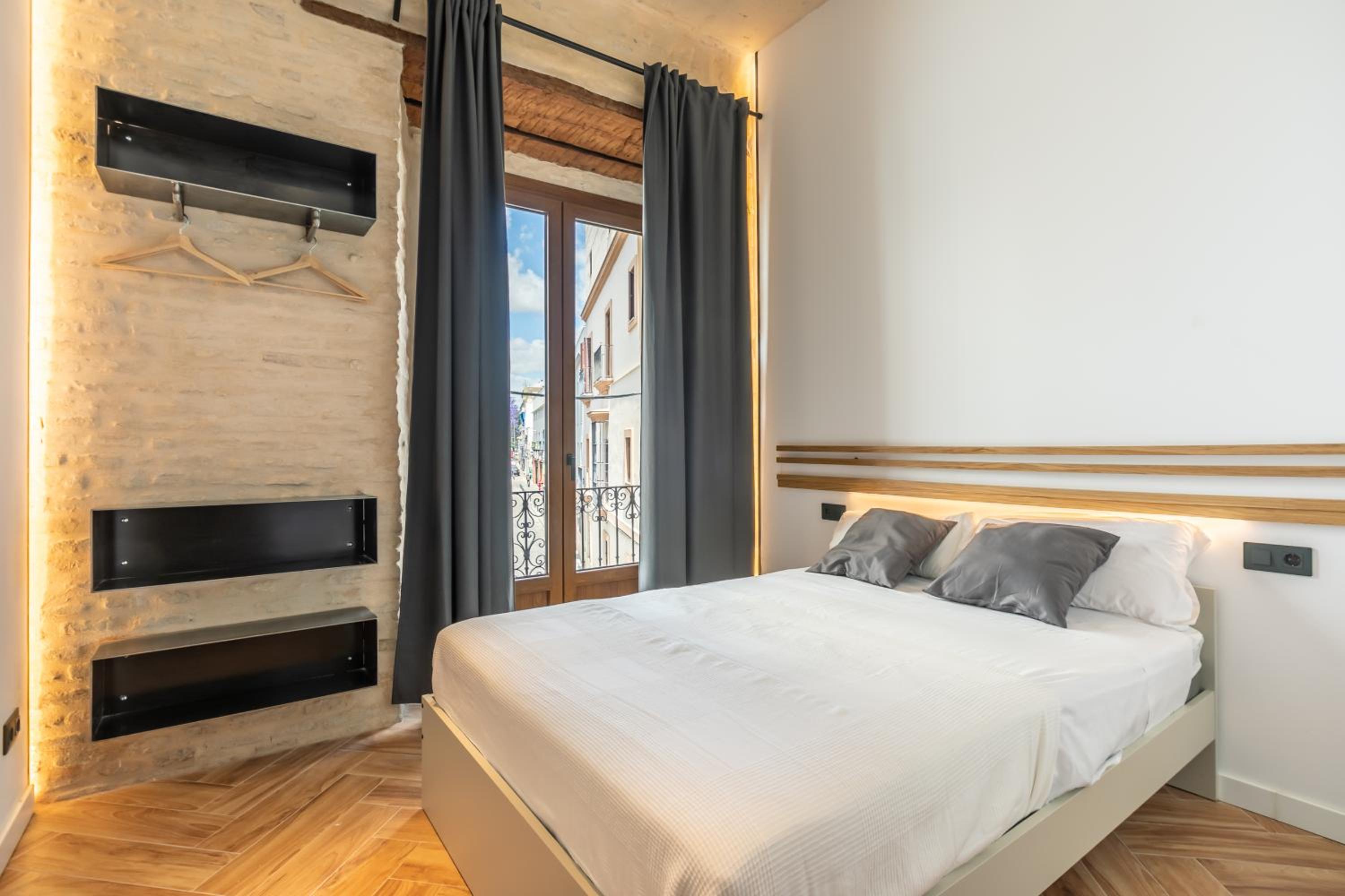 Apartment - Split Level - Photo 8