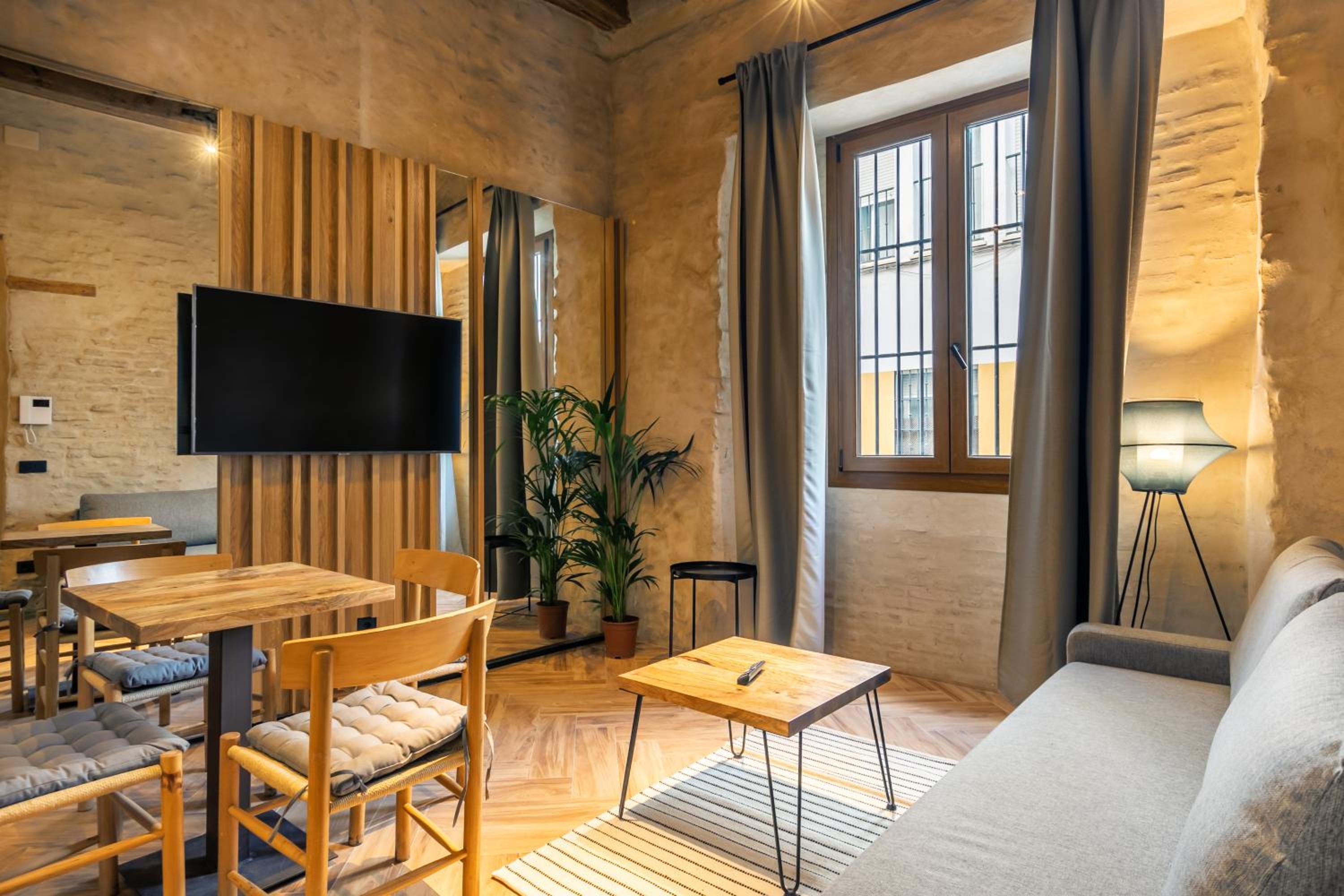 Apartment - Split Level - Photo 10
