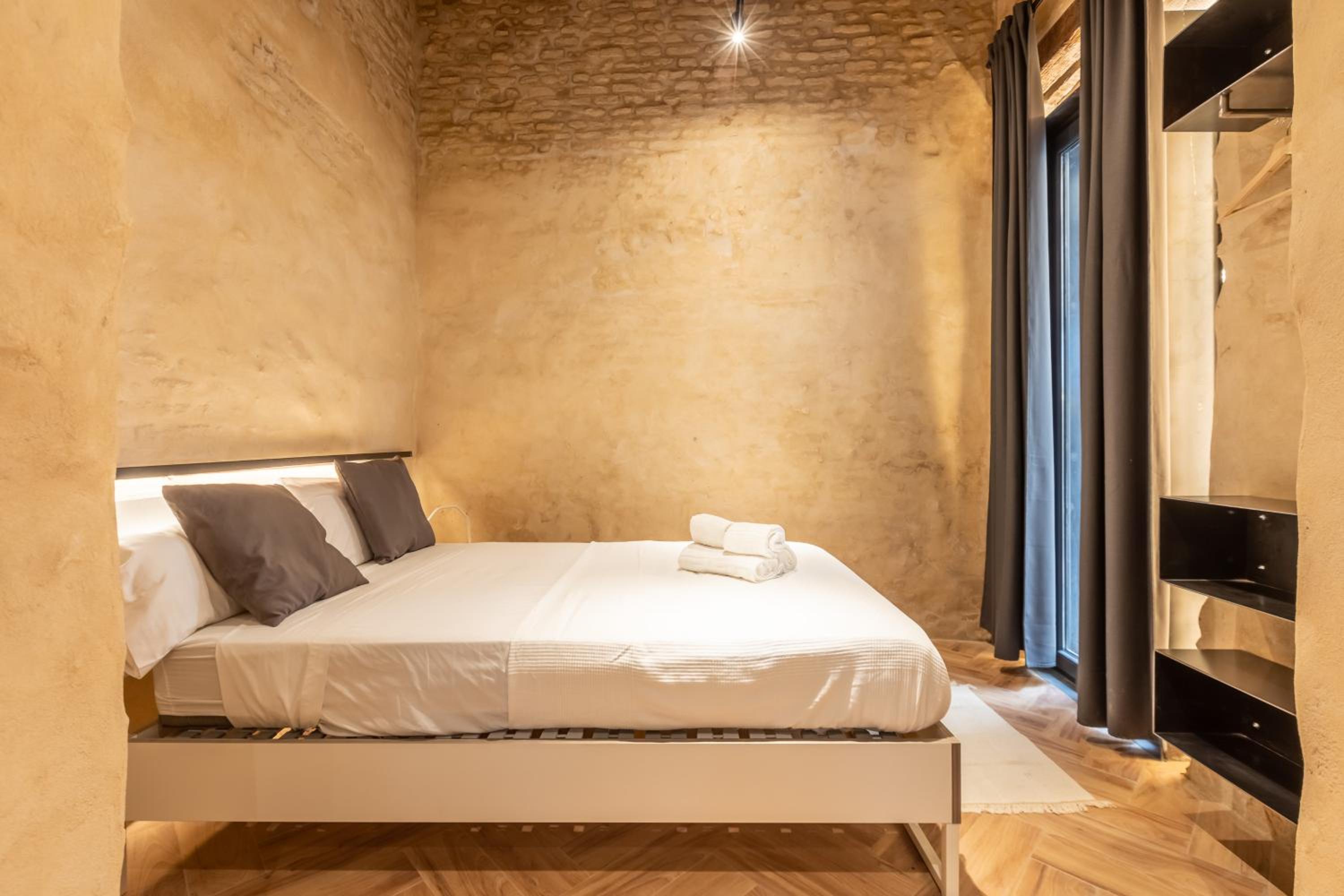 One-Bedroom Apartment - Photo 1