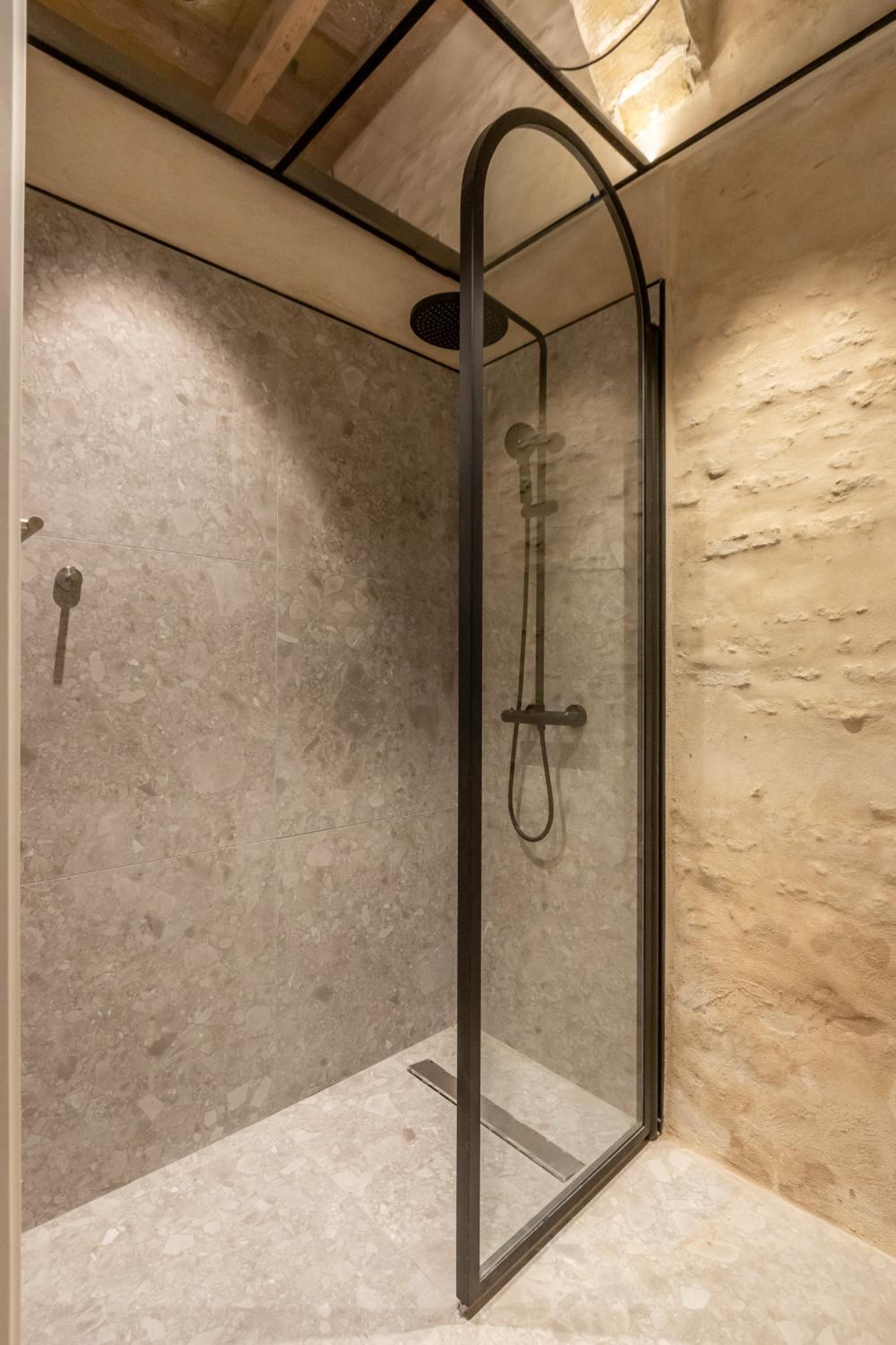 One-Bedroom Apartment - Photo 8