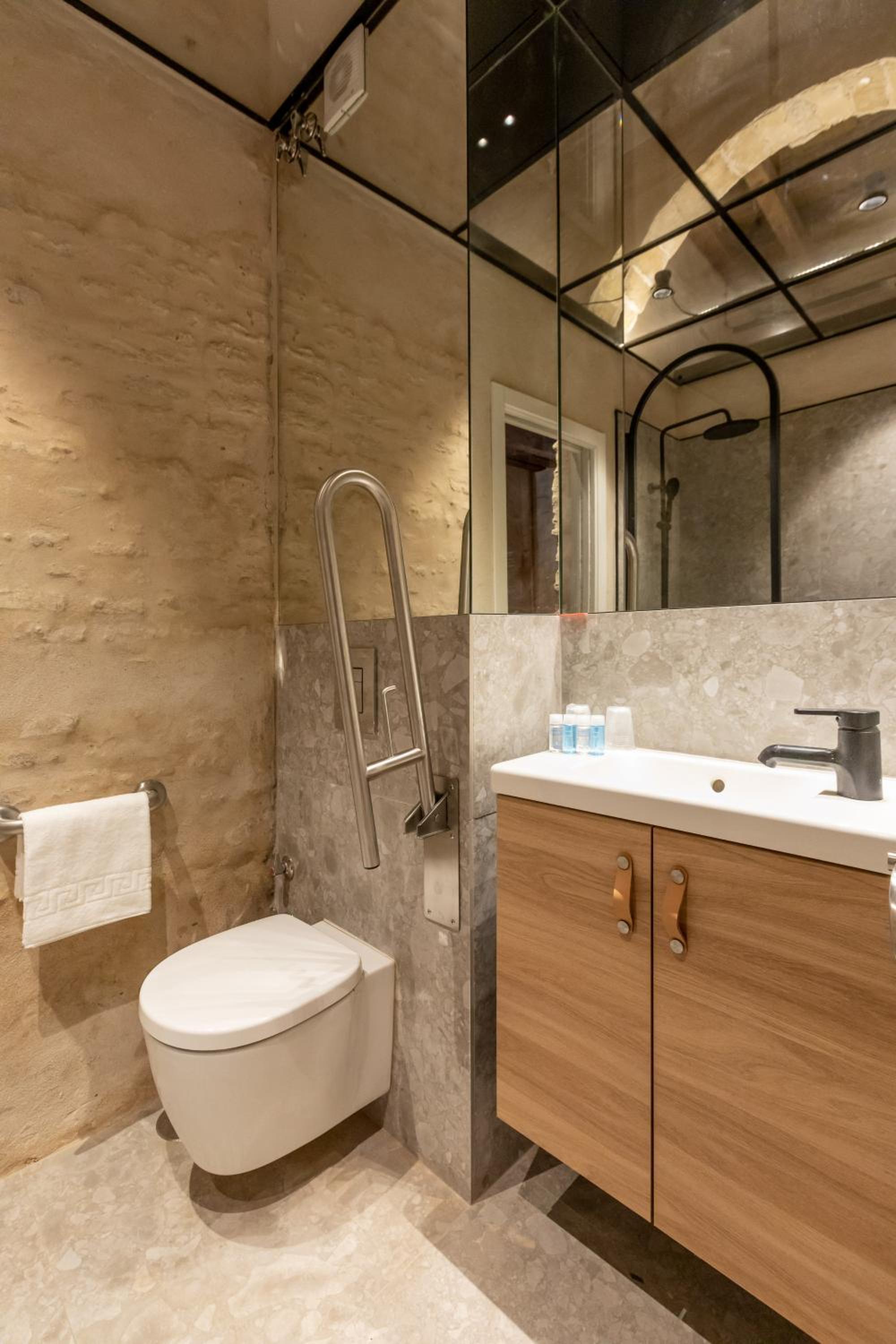One-Bedroom Apartment - Photo 9